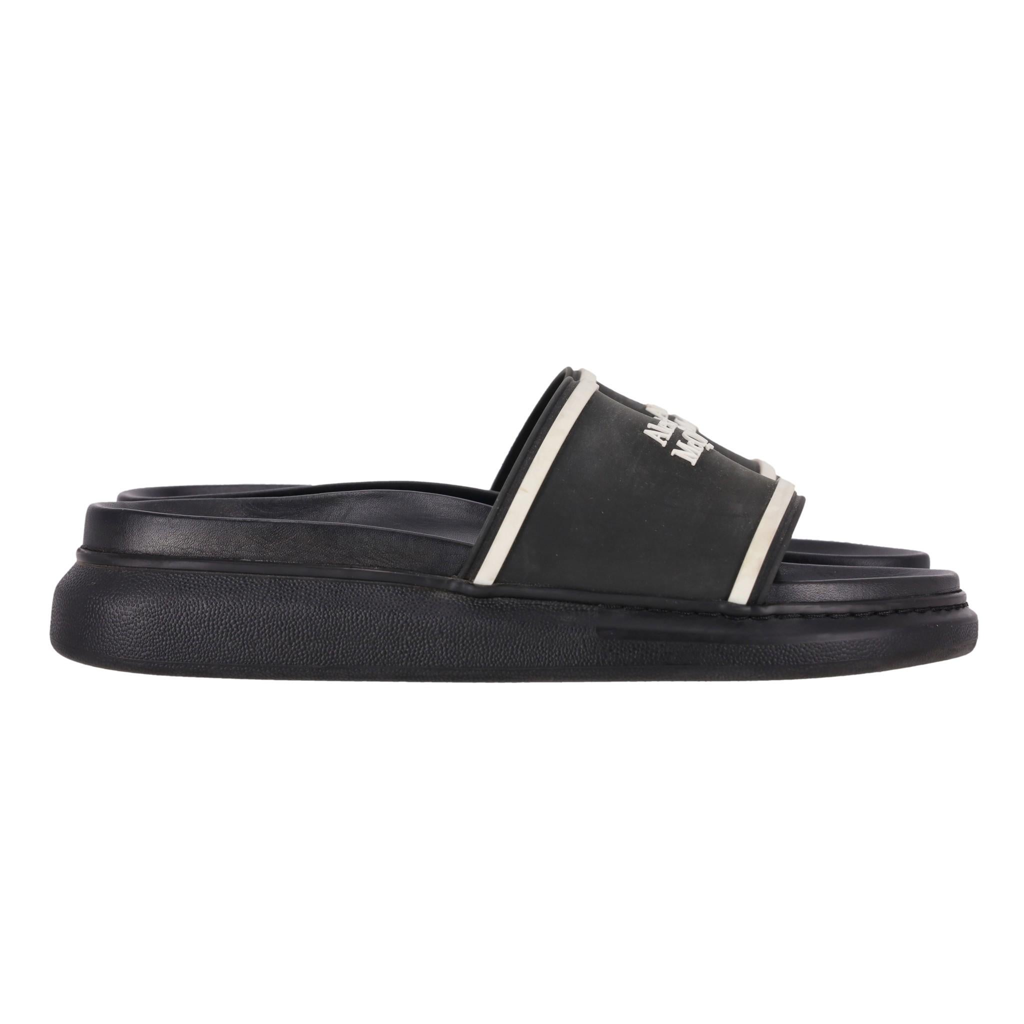 Alexander McQueen Logo Rubber Sliders In Good Condition For Sale In London, GB