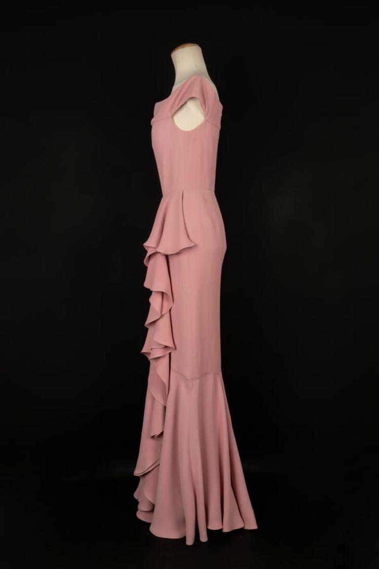 Alexander McQueen - (Made in Italy) Long flounced pink silk crepe dress. 40IT size indicated, it fits a 36FR. 2016 circa Collection under the direction of Sarah Burton.

Additional information: 
Condition: Good condition
Dimensions: Chest: 42 cm -