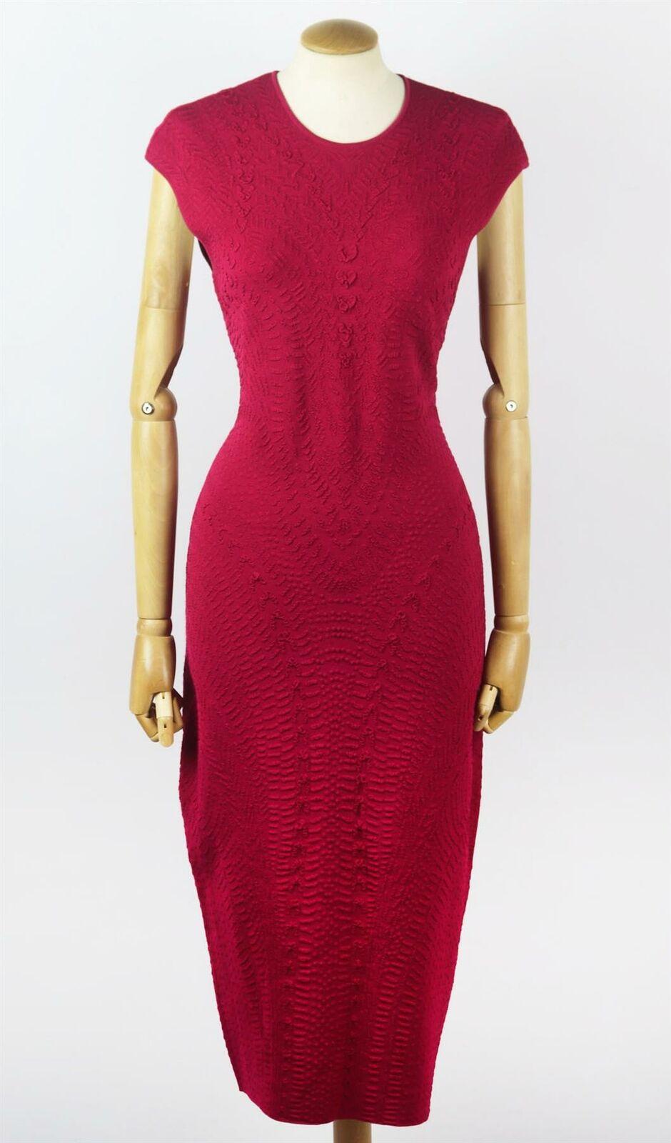 Work color and texture into your new-season wardrobe with Alexander McQueen's red matelassé dress, this mid-weight stretch-knit style shapes and skims your figure and is woven with a raised floral pattern. 
Red matelassé stretch-knit.
Slips on.
68%
