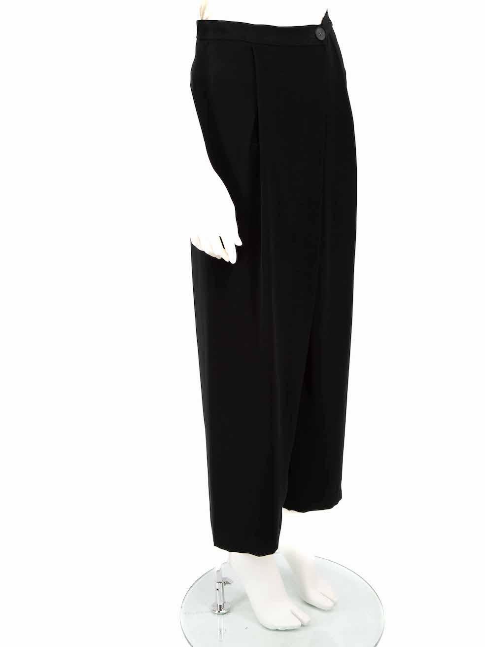 CONDITION is Very good. Hardly any visible wear to trousers is evident on this used McQ designer resale item.
 
 Details
 Black
 Polyester
 Trousers
 Tapered leg
 Cropped
 High rise
 2x Side pockets
 2x Back pockets
 Fly zip and button fastening
 
