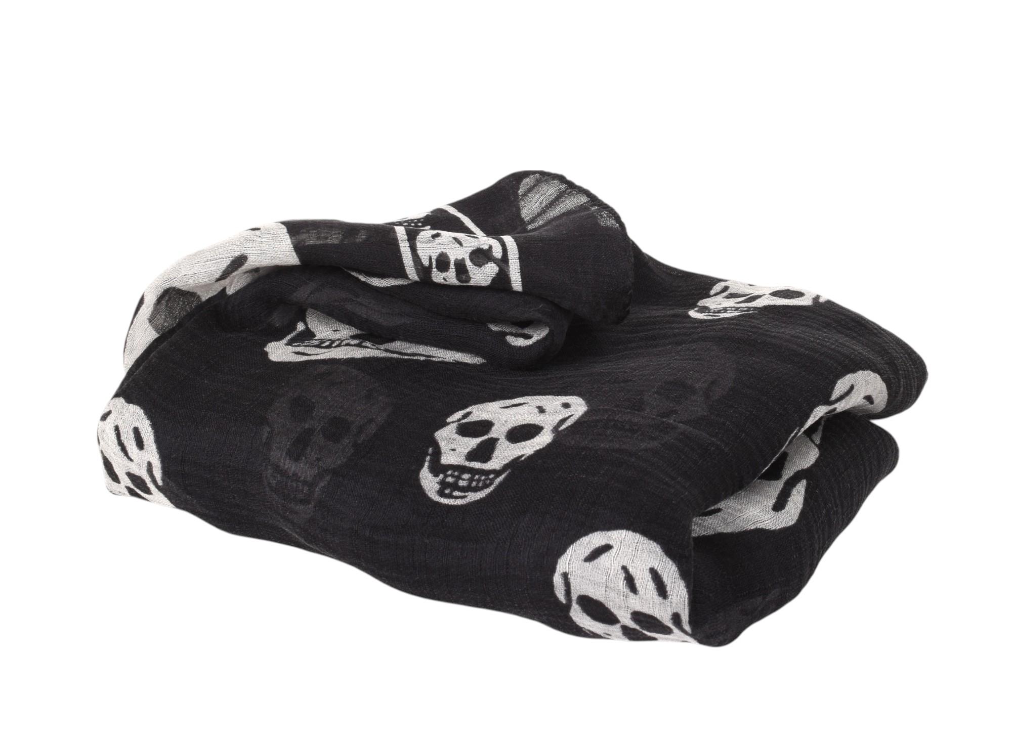 Check my other listings. Have many more designer clothes for sale. Open to any offers.
Item for sale is 100% genuine Alexander Mcqueen Skull Men Scarf, S1433, TR8
Color: grey/white
(An actual color may a bit vary due to individual computer screen
