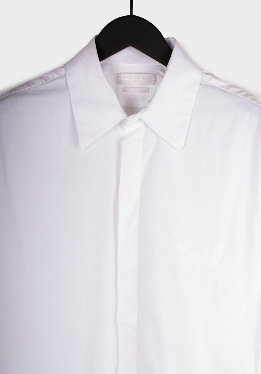 Check my other listings. Have many more designer clothes for sale. Open to any offers.
Item for sale is 100% genuine Alexander Mcqueen Butterfly Men Shirt, DU0
Color: white
(An actual color may a bit vary due to individual computer screen