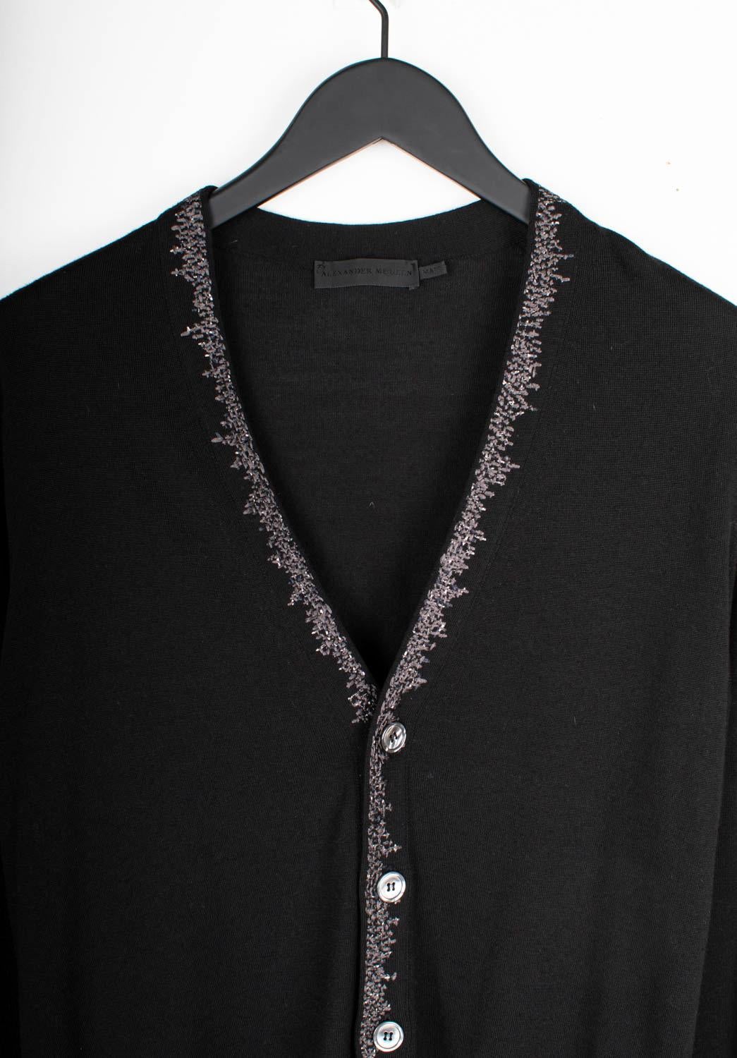 Compruebe mis otros listados. Tiene a la venta mucha más ropa de diseño. Abierto a cualquier oferta.
Artículo en venta 100% auténtico Alexander McQueen Cárdigan Suéter de hombre, PE4
Color: negro
(El color real puede variar un poco debido a la