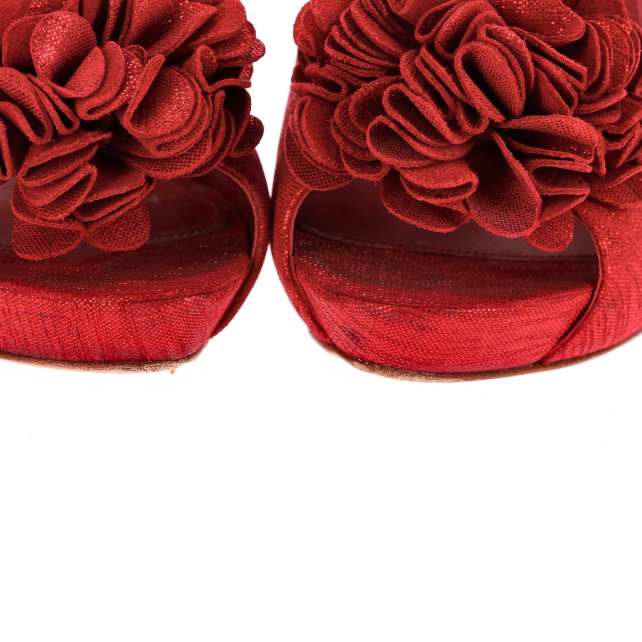 Alexander McQueen Bombas de tela metalizada con adorno de flores en venta 2