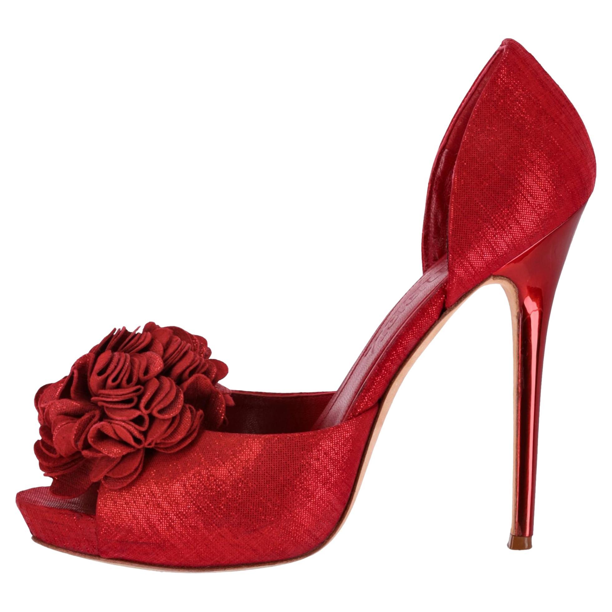 Alexander McQueen Bombas de tela metalizada con adorno de flores en venta