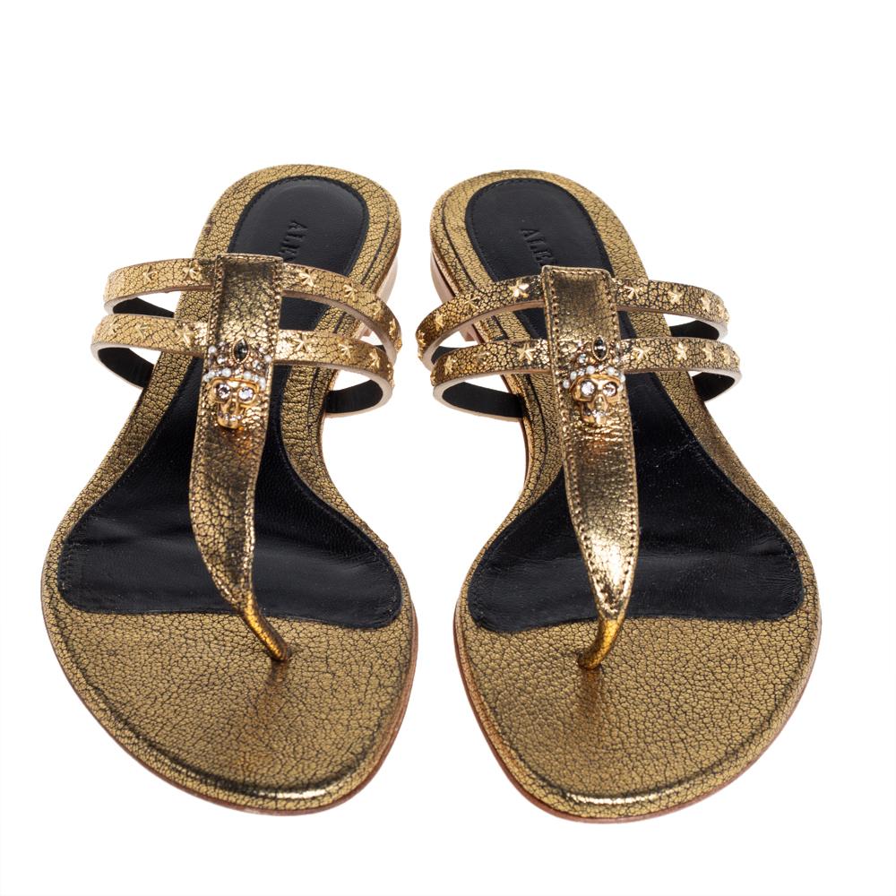 These magnificent sandals from Alexander McQueen are designed to complement your entire outfit. Chic and sassy, these sandals will add a glamorous touch to your casuals. They have a thong style, embellished skull motif, gold-tone hardware, and