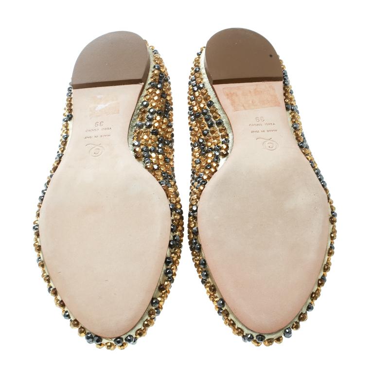 Alexander McQueen Metallic Gold Studded Leather Smoking Slippers Size 39 In New Condition In Dubai, Al Qouz 2