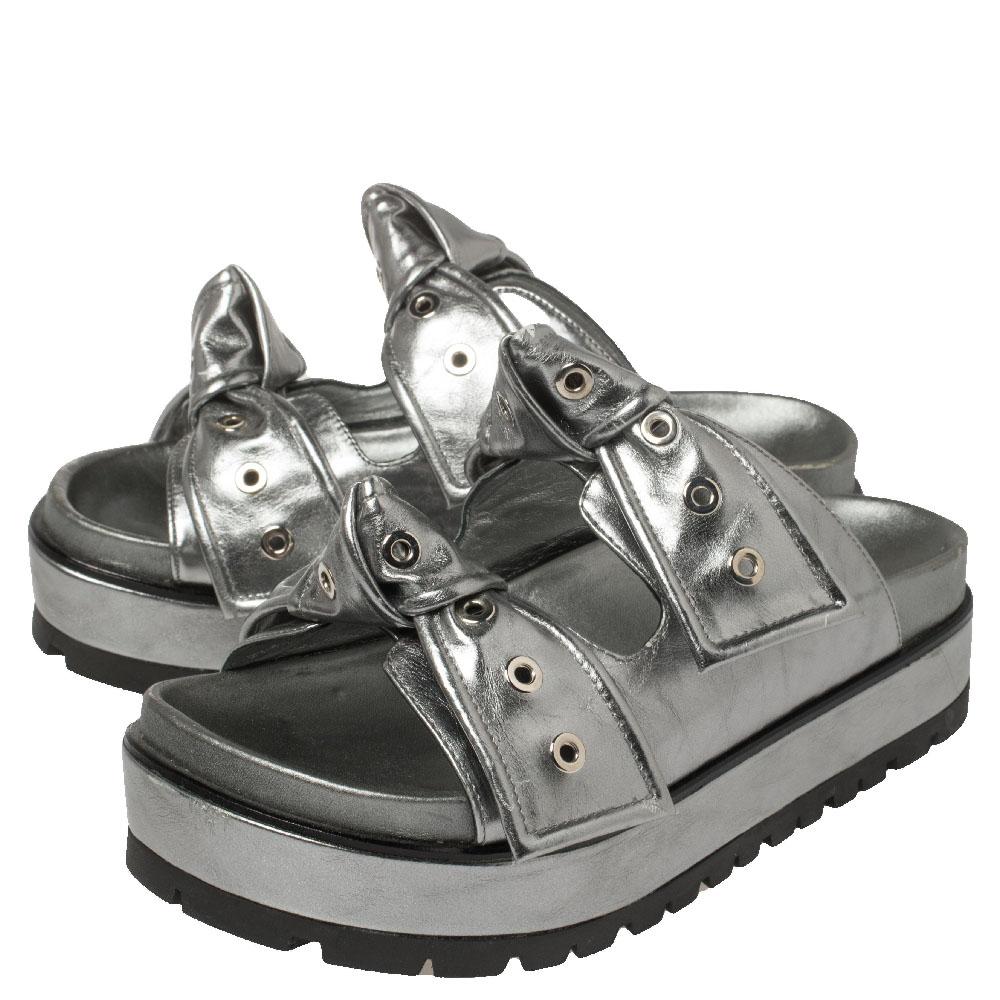 Alexander McQueen Metallic Grey Birkenstock Rivet Bow Tie Slide Sandals Size 37 In Excellent Condition In Dubai, Al Qouz 2