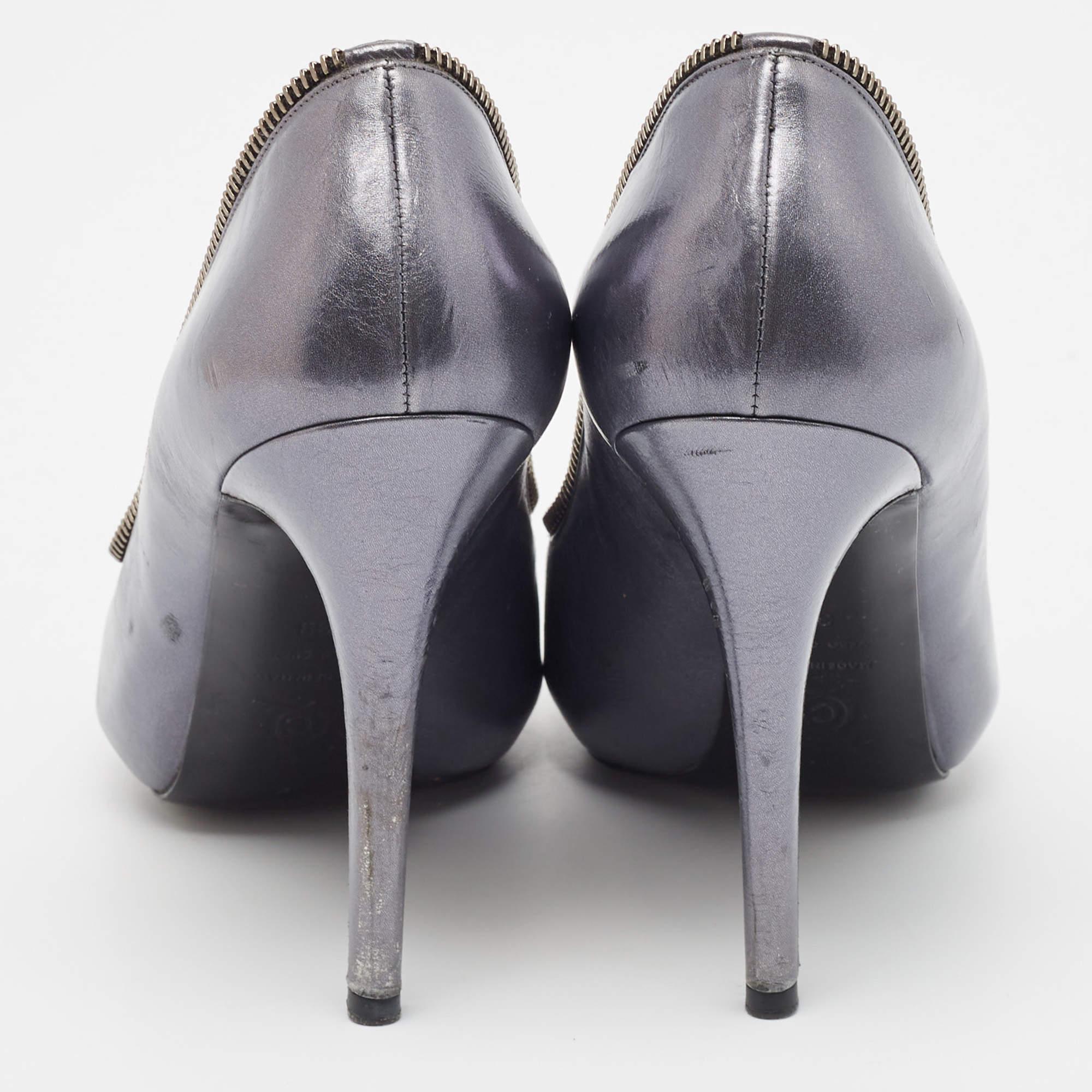 Alexander McQueen escarpins à bout ouvert en cuir métallisé taille 38 Pour femmes en vente