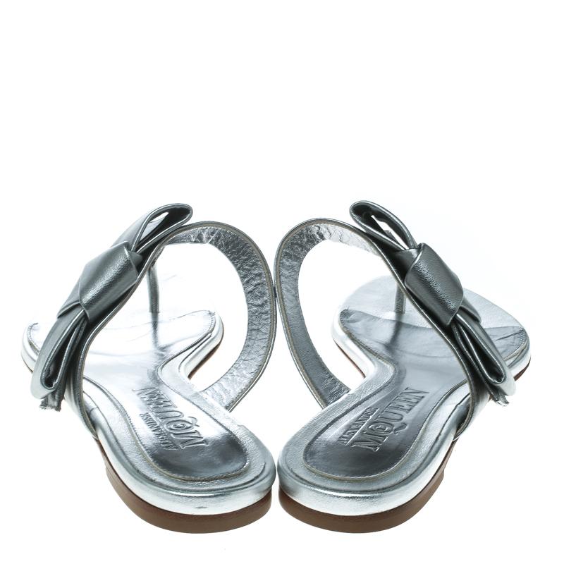 Women's Alexander McQueen Metallic Silver Leather Flat Thong Sandals Size 38.5