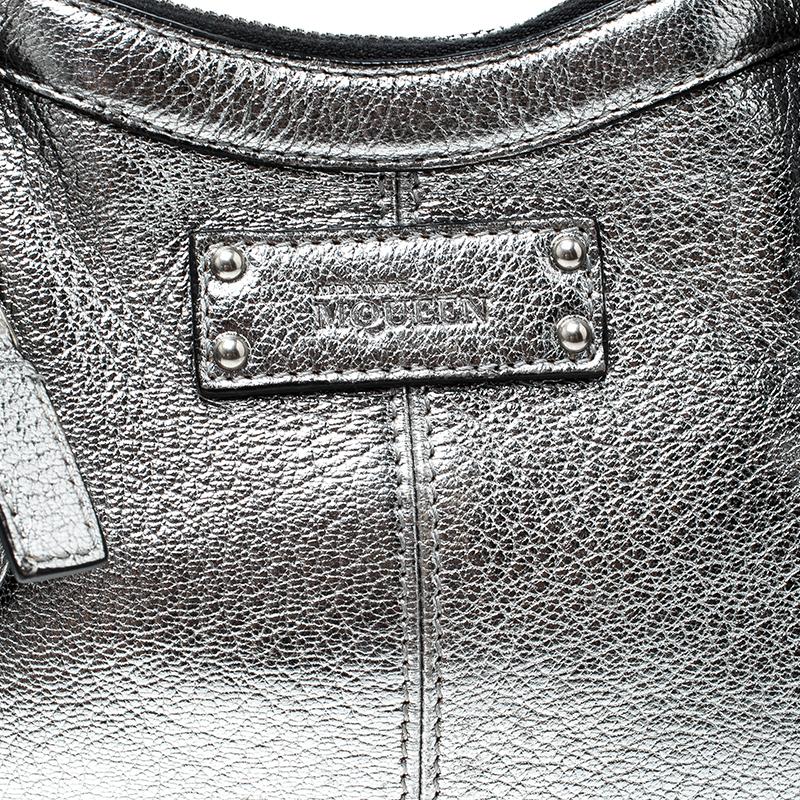 Alexander McQueen Metallic Silver Leather Small De Manta Clutch Damen