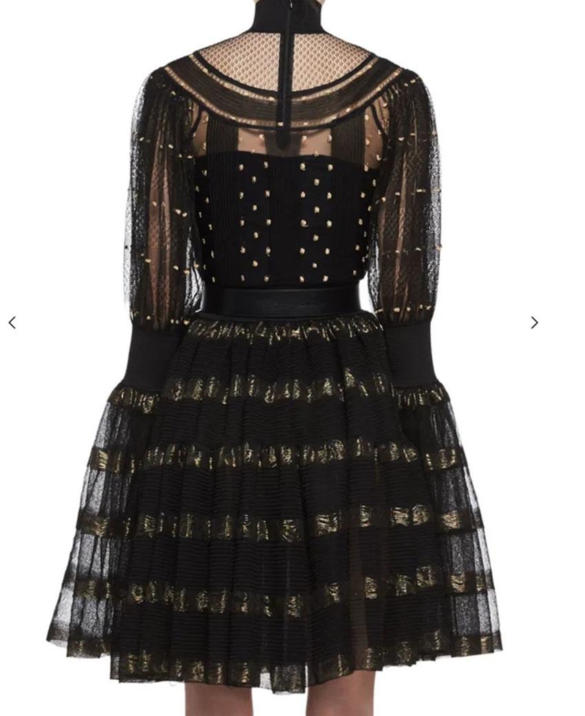 ALEXANDER MCQUEEN

Alexander McQueen cocktail dress in mixed laces with metallic stripes and dots.
Turtle neckline with sheer yoke.
Three-quarter sleeves; slit cascading bell cuffs.
Fit-and-flare silhouette.
Full skirt.
Hidden back zip.

Content: