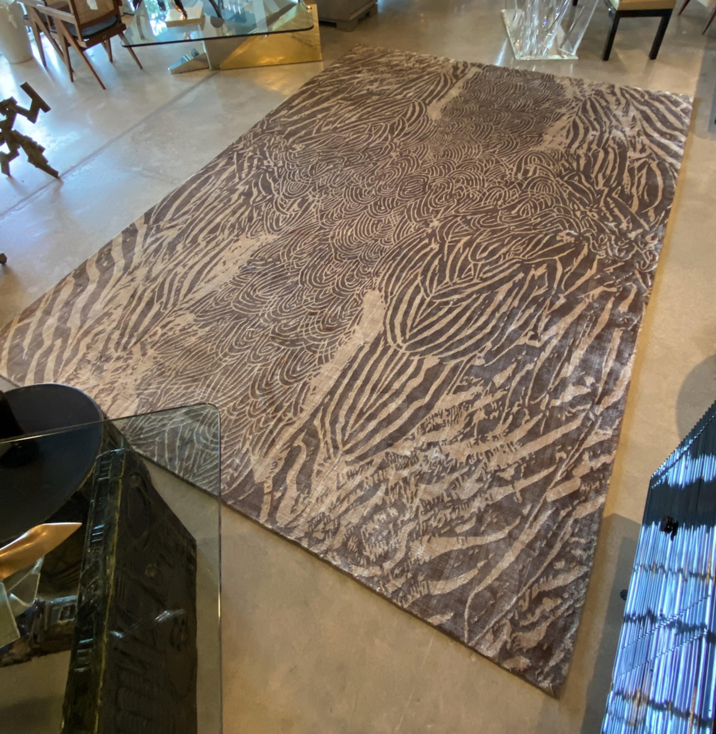 Großer englischer handgewebter Alexander McQueen-Teppich aus Seide mit Federn aus der Mitte des Jahrhunderts im Angebot 2