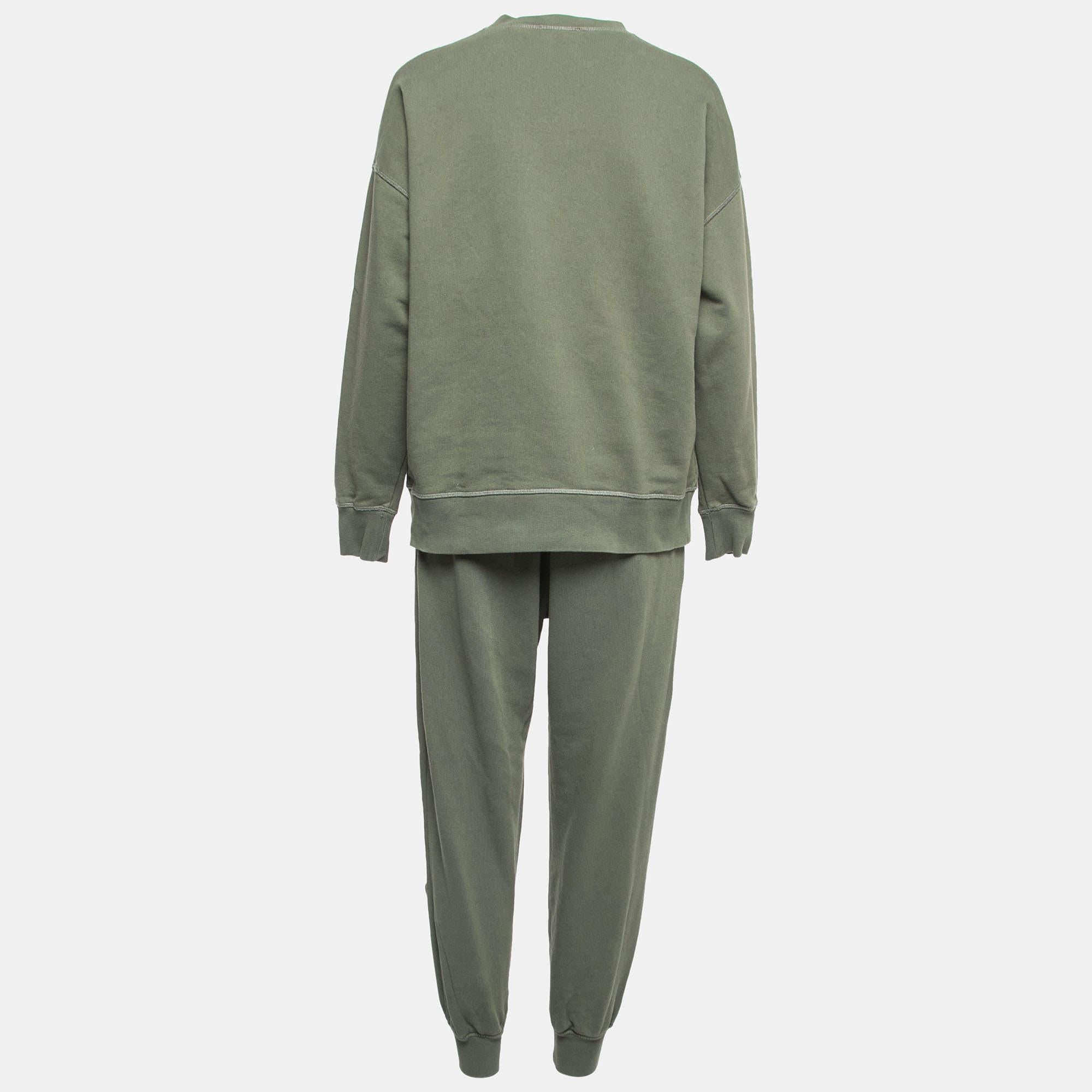 Discover all-day comfort with this Alexander McQueen sweatshirt & jogger set. Crafted for both warmth and style, the set combines comfort with fashion-forward detailing, making it your go-to choice for casual sophistication.