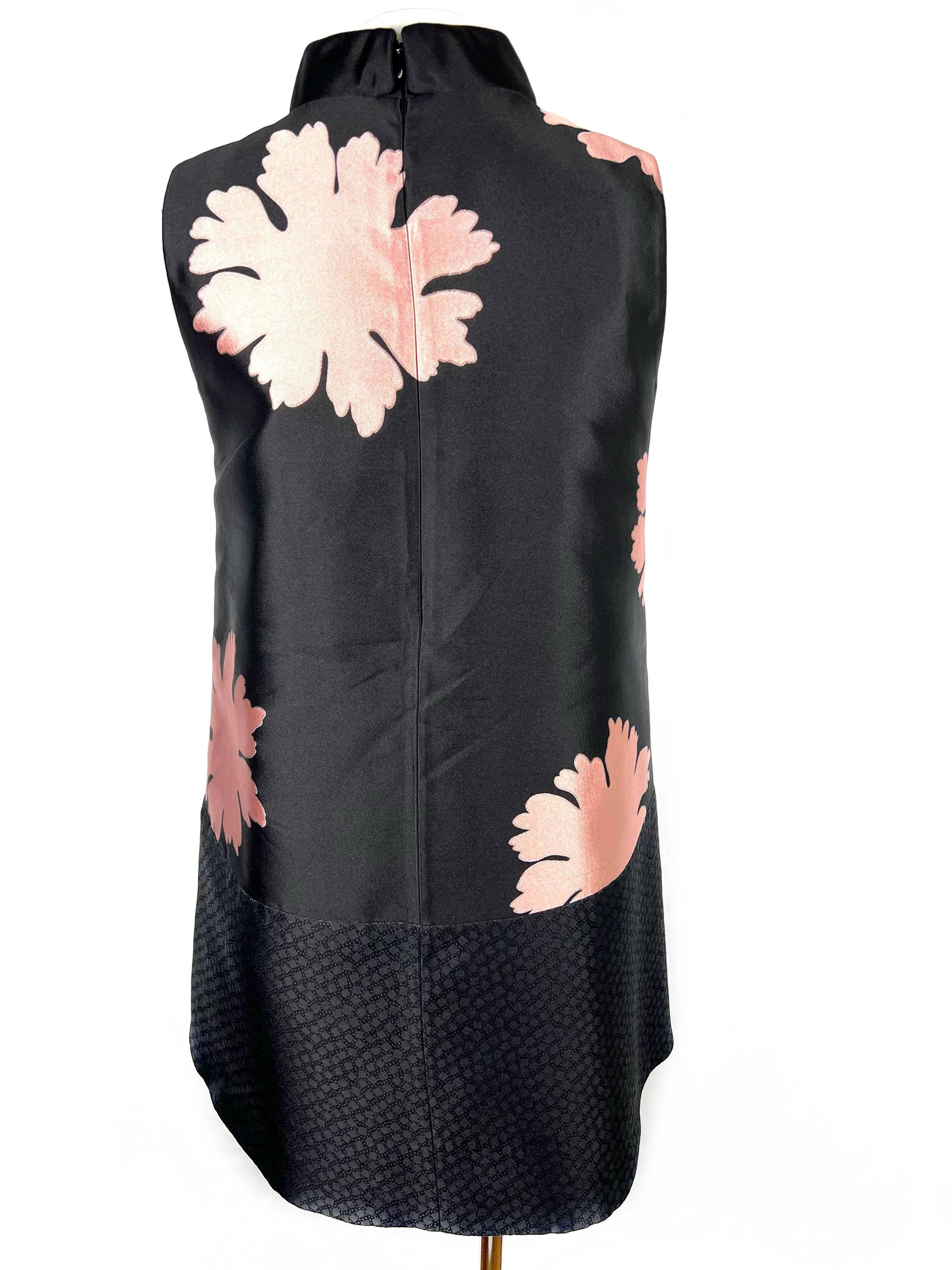 Alexander McQueen Mini Dress Black and Pink, Size Small
- Floral print
- Mini length 
- Sleeveless
- Mandarin collar
- Hidden rear zip closure
- Missing tags 

Item details:
A floral black mini A-line dress by Alexander McQueen.
​The contrast color