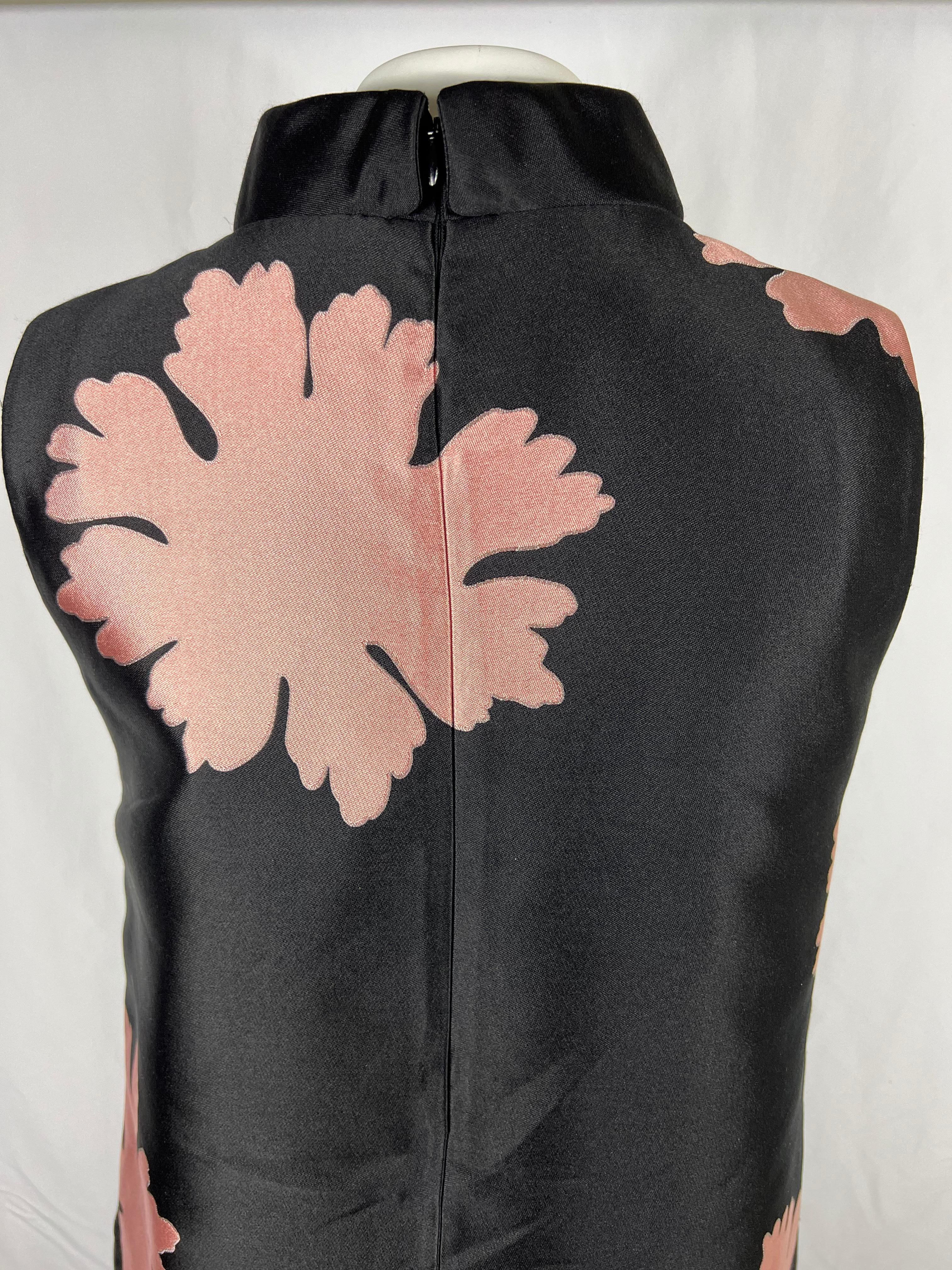 Alexander McQueen Mini Dress Nero e Rosa, Taglia Small In condizioni ottime in vendita a Beverly Hills, CA