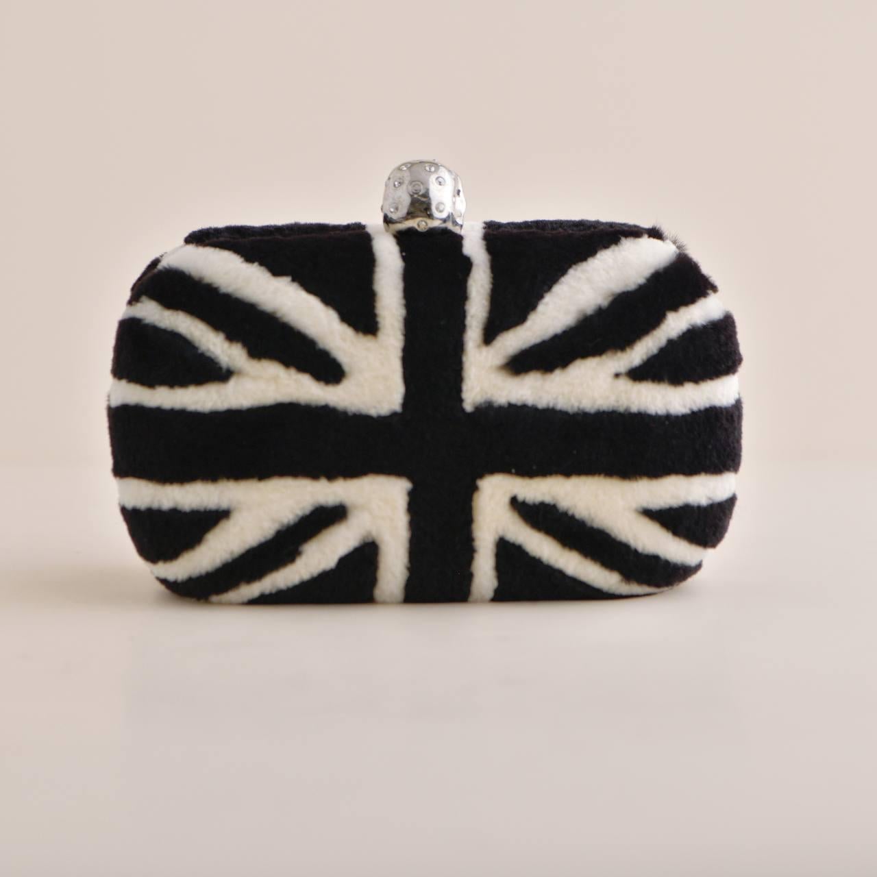 SKU	CT-2335
Model	Union Jack Skull Clutch
Condition	Excellent
Other Info	Height: 4.25