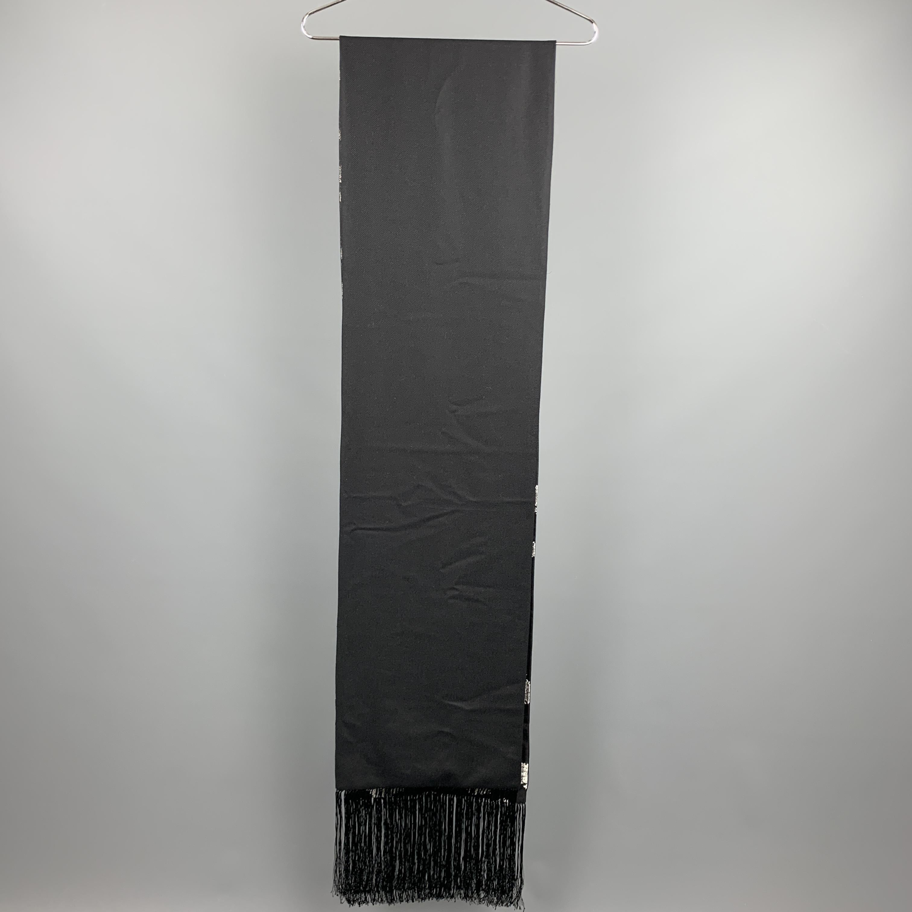 ALEXANDER MCQUEEN scarf comes in a black mixed fabrics silk featuring a oversized design, wool liner, and a eight and a half fringe trim. Made in Italy.

Excellent Pre-Owned Condition.

Measurements:

99 in. x 12.5 in. 