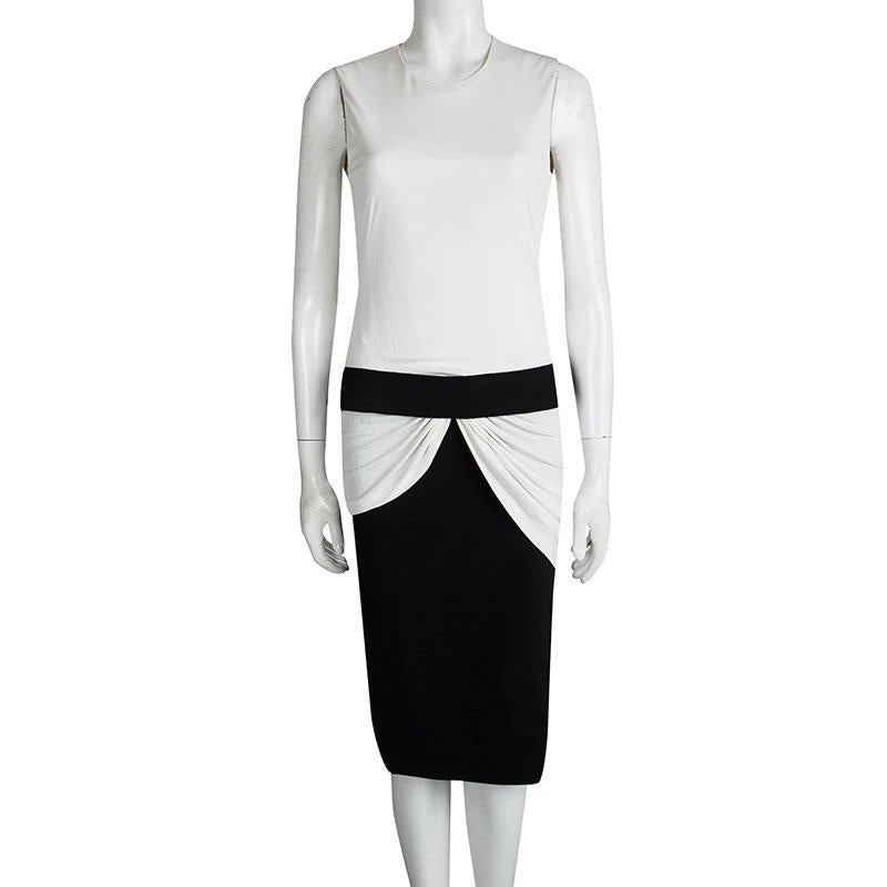 Dress up for an upcoming afternoon event in this Alexander McQueen's dress. This monochrome knit dress comes with draped detailing towards the waistline and a wide black band that separates the lower body from the upper. The figure-flattering