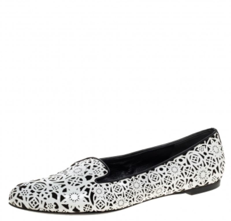 Alexander McQueen Monochrome Laser Cut Patent Leather Smoking Slippers Size 37 en venta 2