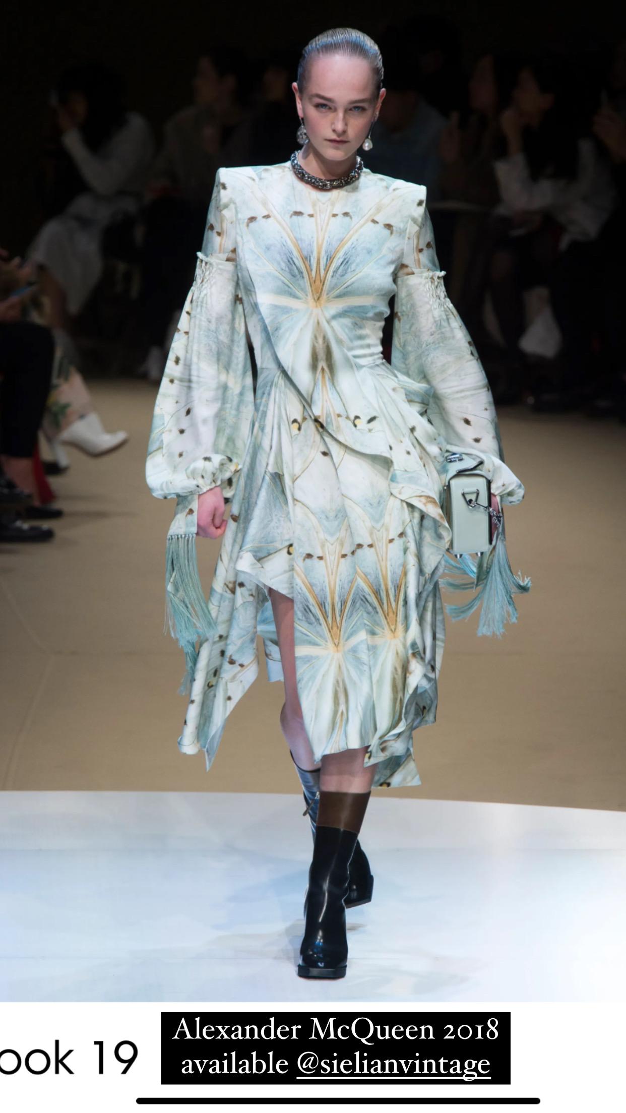 Alexander McQueen, robe imprimée multicolore, automne 2018 en vente 8