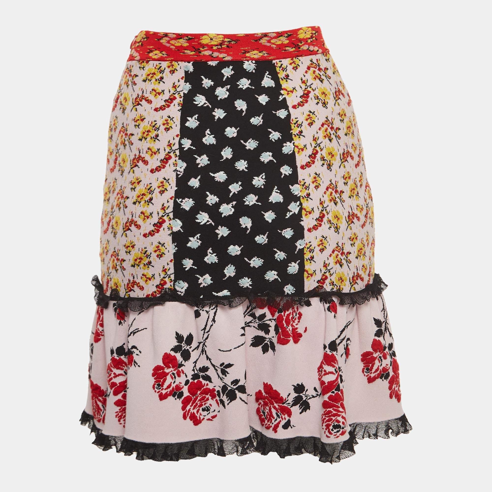 Cette jupe élégante mérite d'être ajoutée à votre garde-robe ! Confectionné dans des matières nobles, il présente une forme flatteuse. 