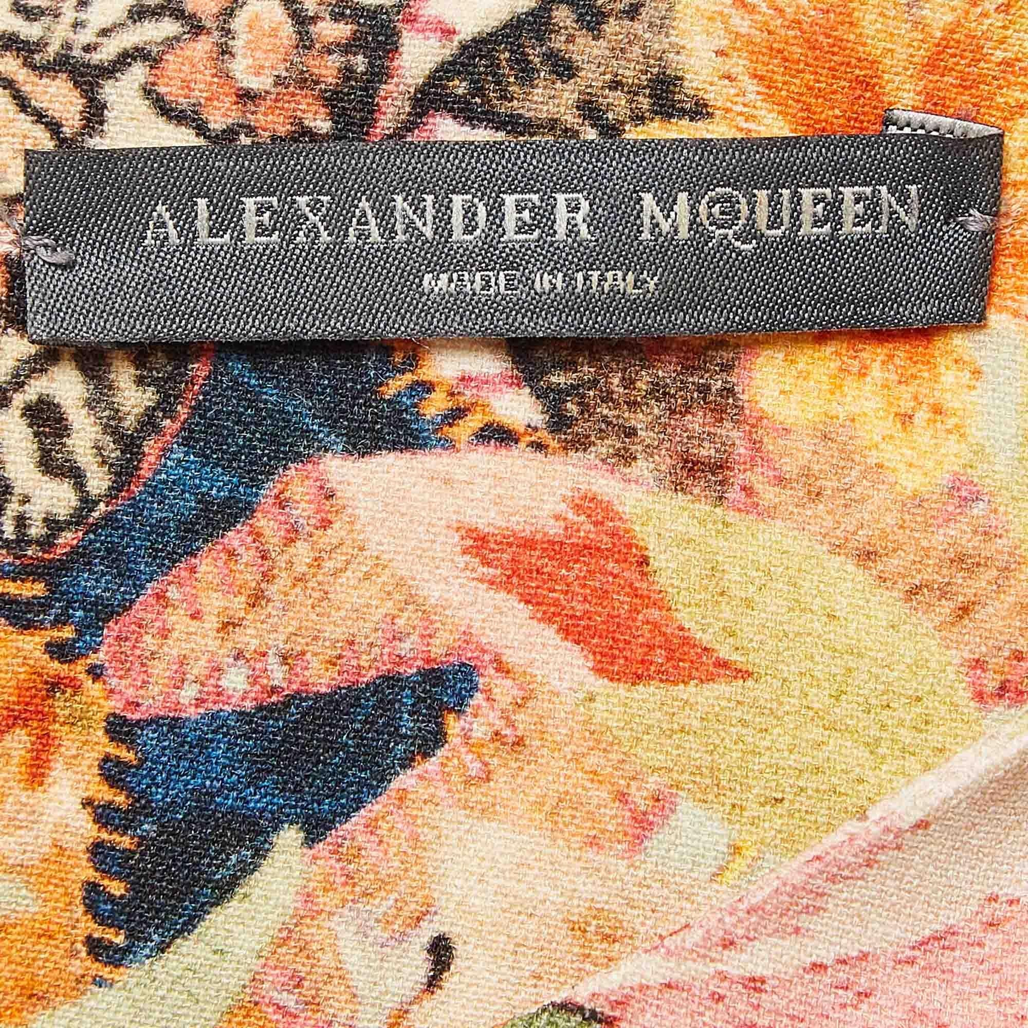 Alexander McQueen - Tunique en crêpe imprimé floral multicolore M Bon état - En vente à Dubai, Al Qouz 2