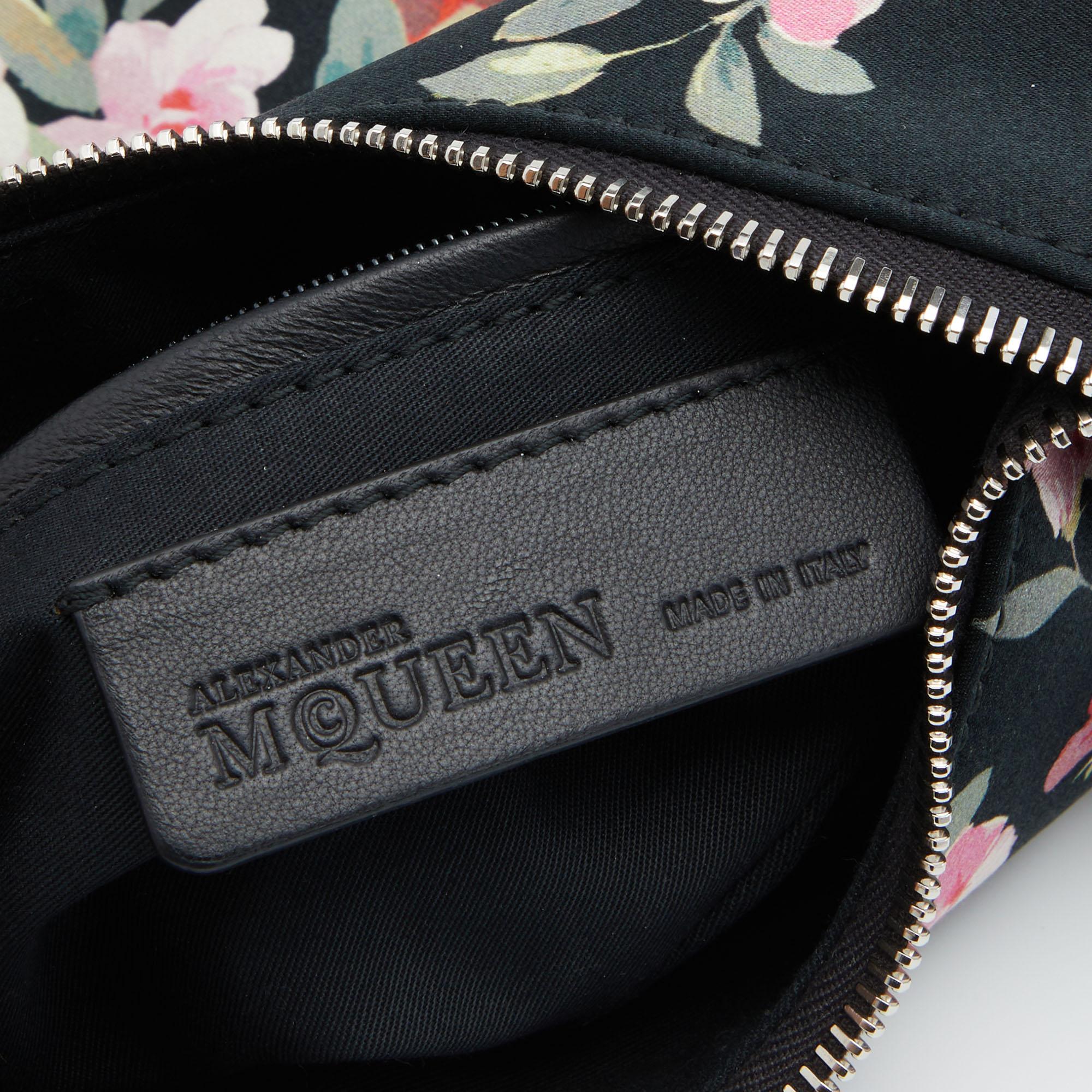 Alexander McQueen Multicolor Floral Print Satin Small De Manta Clutch In Excellent Condition In Dubai, Al Qouz 2