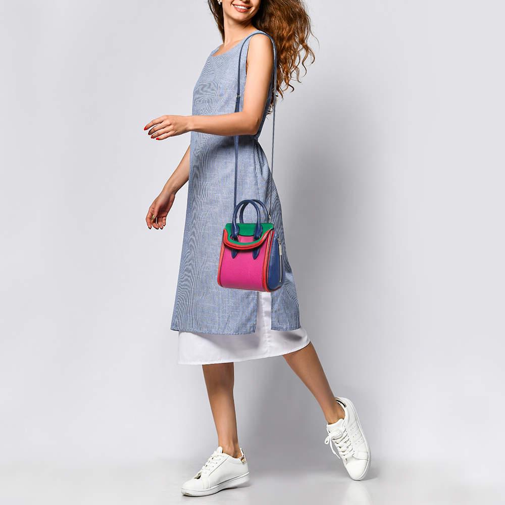 The fashion houseâ€™s tradition of excellence  coupled with modern design sensibilities  works to make this Alexander McQueen Mini Heroine bag one of a kind. Its a fabulous accessory to carry on your shoulder or across the body.