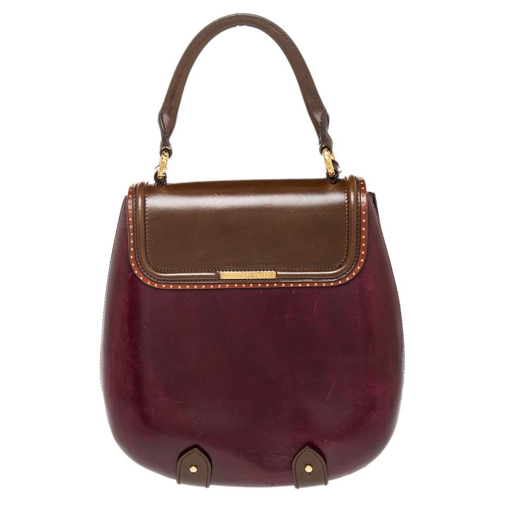 Every woman needs a bag that is pretty and functional, just like this bag from Alexander McQueen. Crafted from multicolored leather, it has been styled with a flap that opens to a spacious fabric interior. It is held by a top handle and finished
