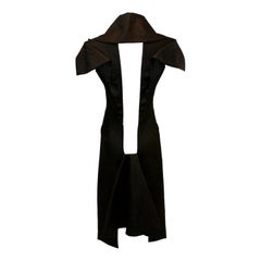 Alexander McQueen Museum Savage Beauty Untitled S/S 1999 Kunstharz Schwarzes Mantelkleid