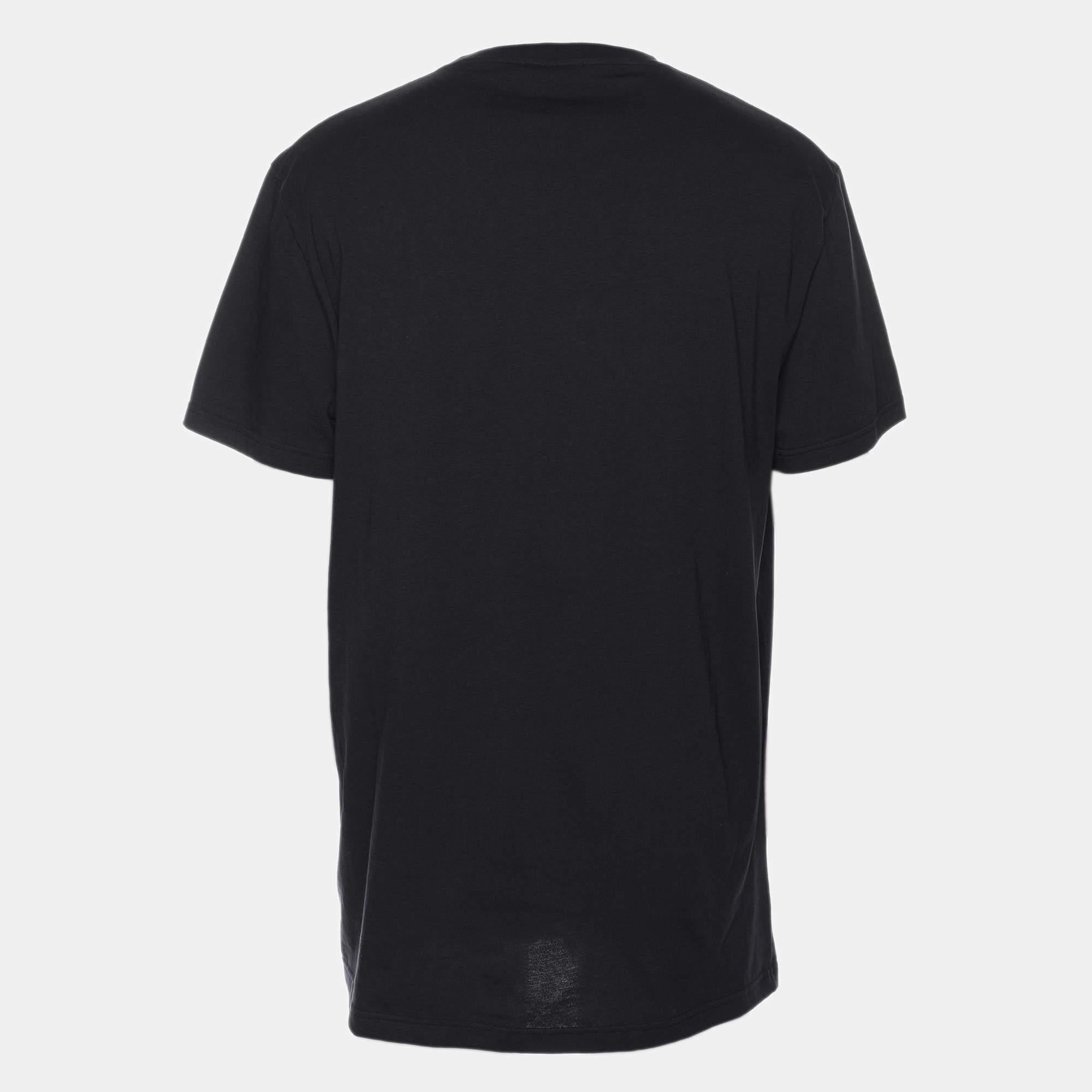Che tu voglia uscire con gli amici o semplicemente rilassarti, questa t-shirt è un capo versatile che può essere abbinato in molti modi. È stato realizzato con un tessuto pregiato.
