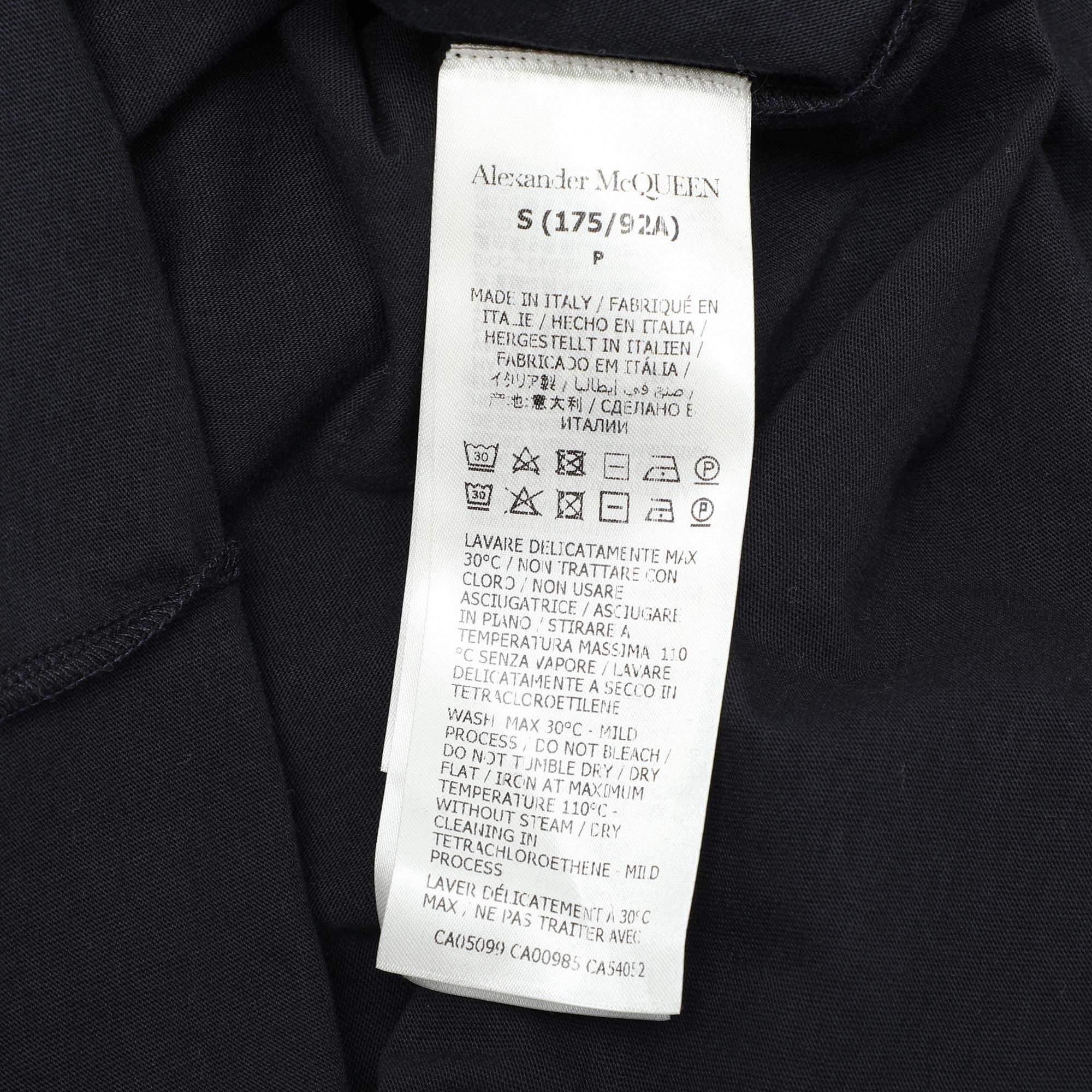 Alexander McQueen - Maglietta girocollo in jersey blu navy con logo T S in vendita 1