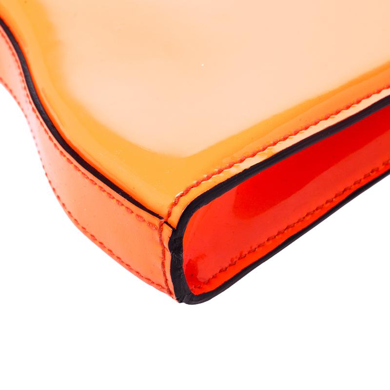Alexander McQueen Neon Orange Patent Leather Clutch In Good Condition In Dubai, Al Qouz 2