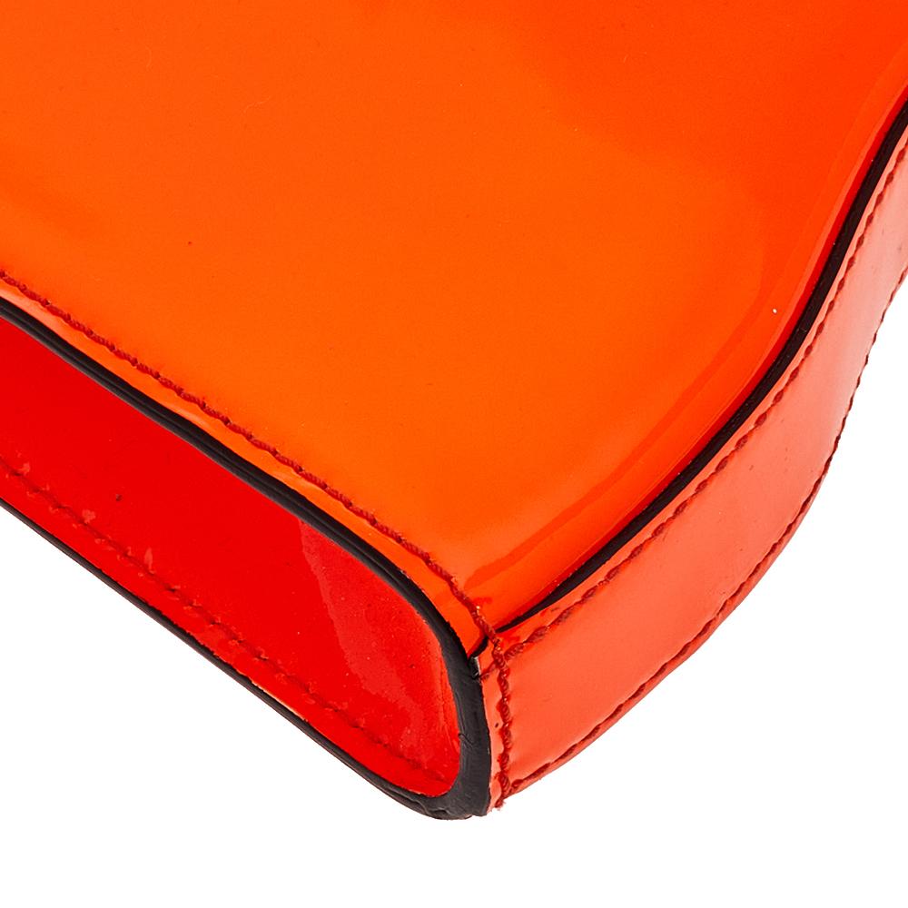 Alexander McQueen Neon Orange Patent Leather Clutch In Excellent Condition In Dubai, Al Qouz 2