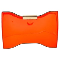 Alexander McQueen Neon orangefarbene Lackleder-Clutch