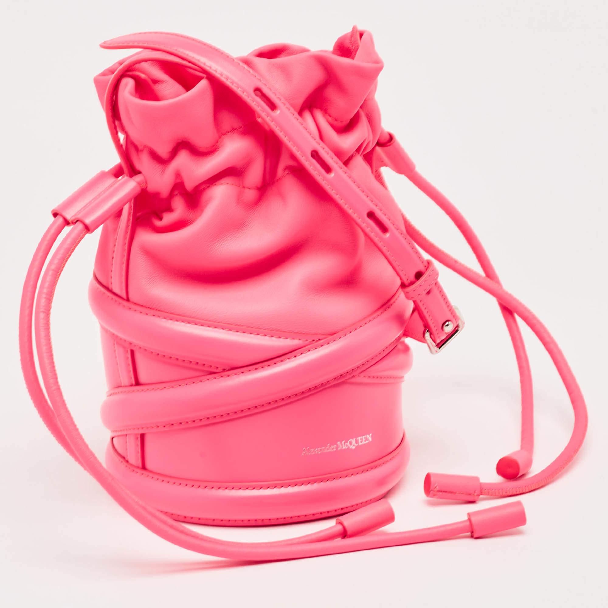 Alexander McQueen Neon Pink Leather The Soft Curve Bucket Bag In New Condition For Sale In Dubai, Al Qouz 2