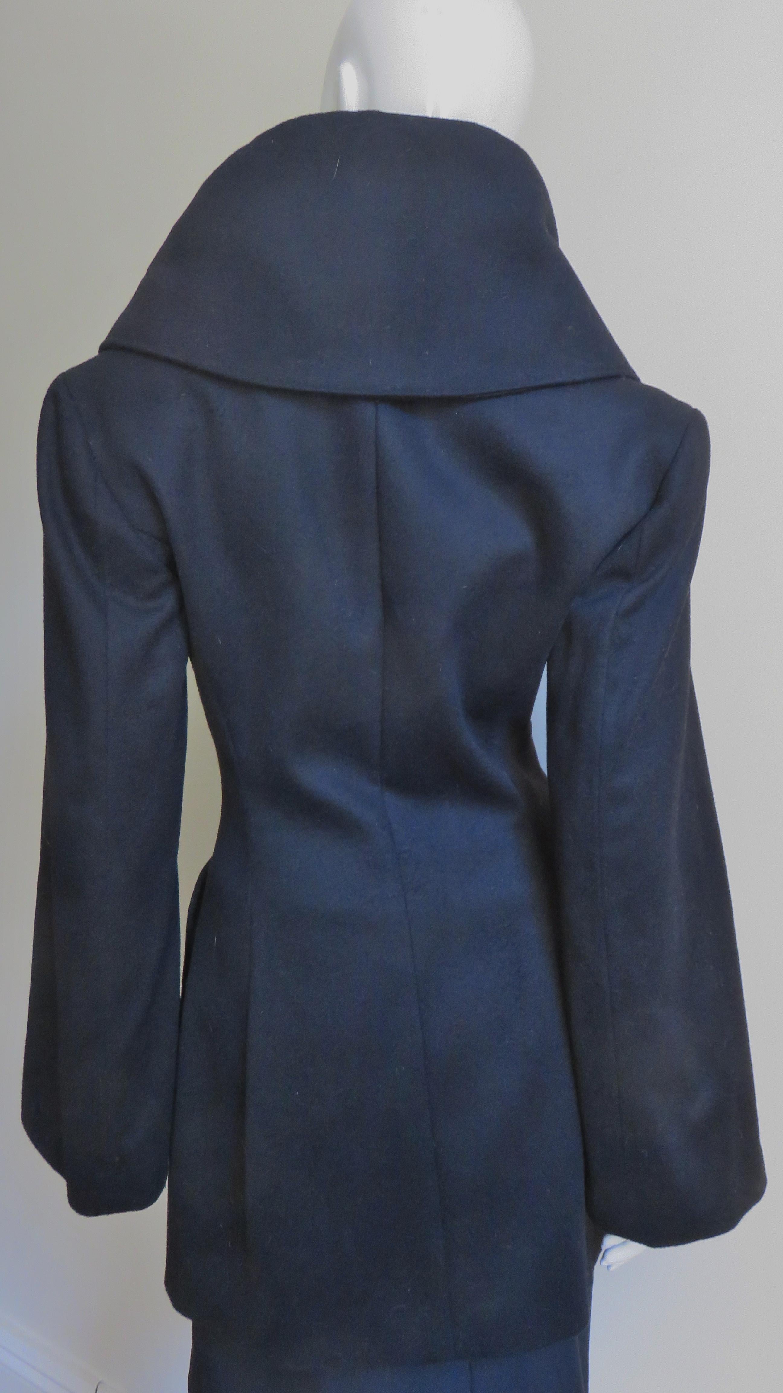 Alexander McQueen New Cashmere Popped Lapel Collar Jacket and Skirt A/W 1999 (veste et jupe à revers en cachemire) en vente 4