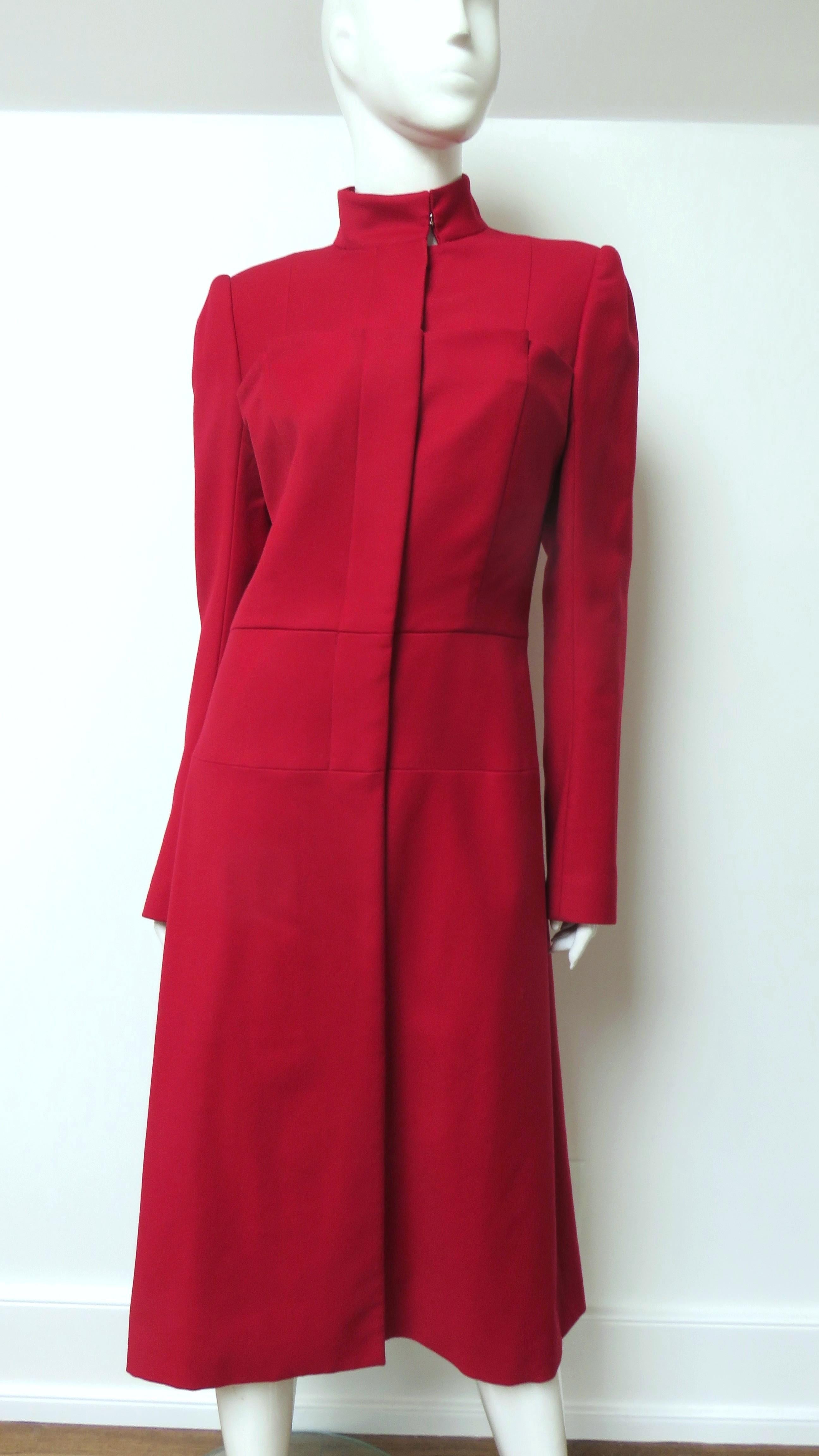 Rouge Alexander McQueen Nouveau Manteau AW 1999 en vente