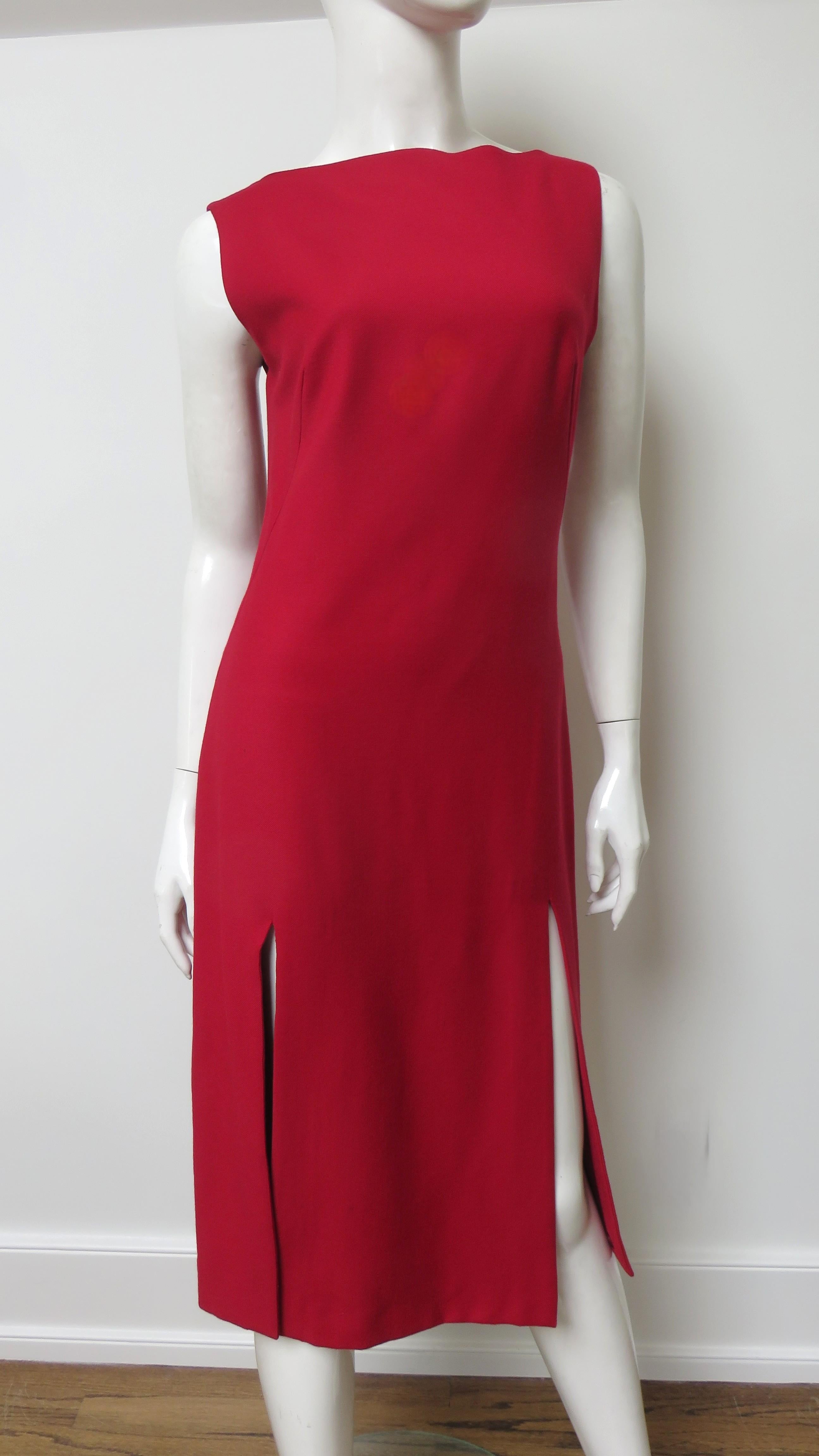 Rouge Alexander McQueen Nouvelle robe avec fentes sur le devant AW 1999 en vente