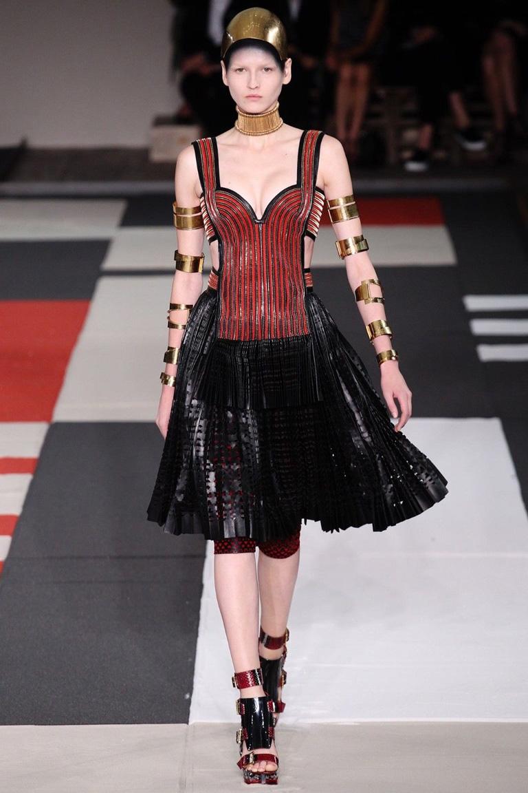 Alexander McQueen NIB Kate Moss, Nicki Minaj Maya Pitón Plataforma Tacones Sandalias Negro en venta