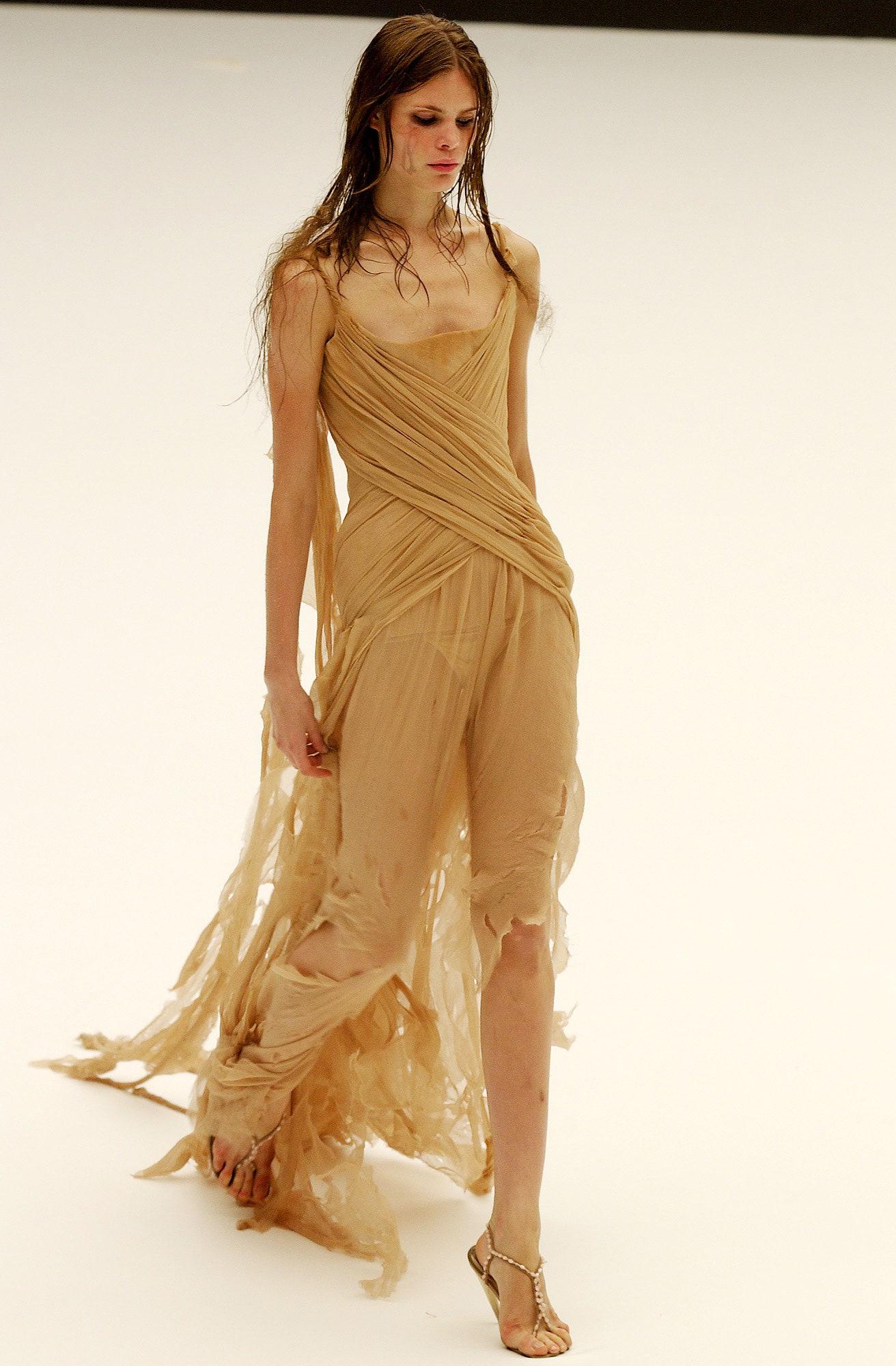 Alexander McQueen nude silk chiffon shipwreck evening dress, ss 2003 In Excellent Condition For Sale In London, GB