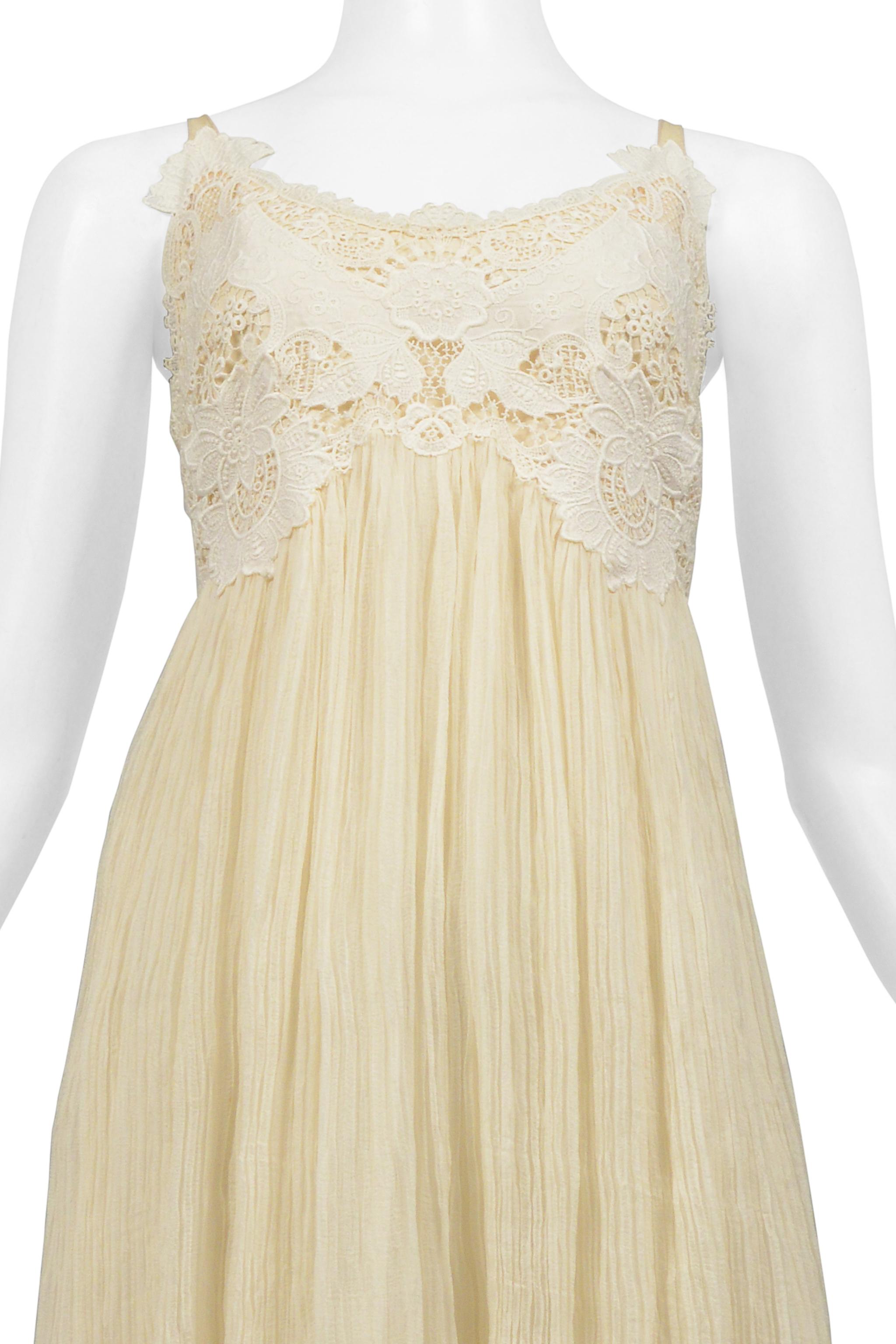 Alexander McQueen Off White Crinkle Dress W Lace Bodice 2005 In Excellent Condition For Sale In Los Angeles, CA