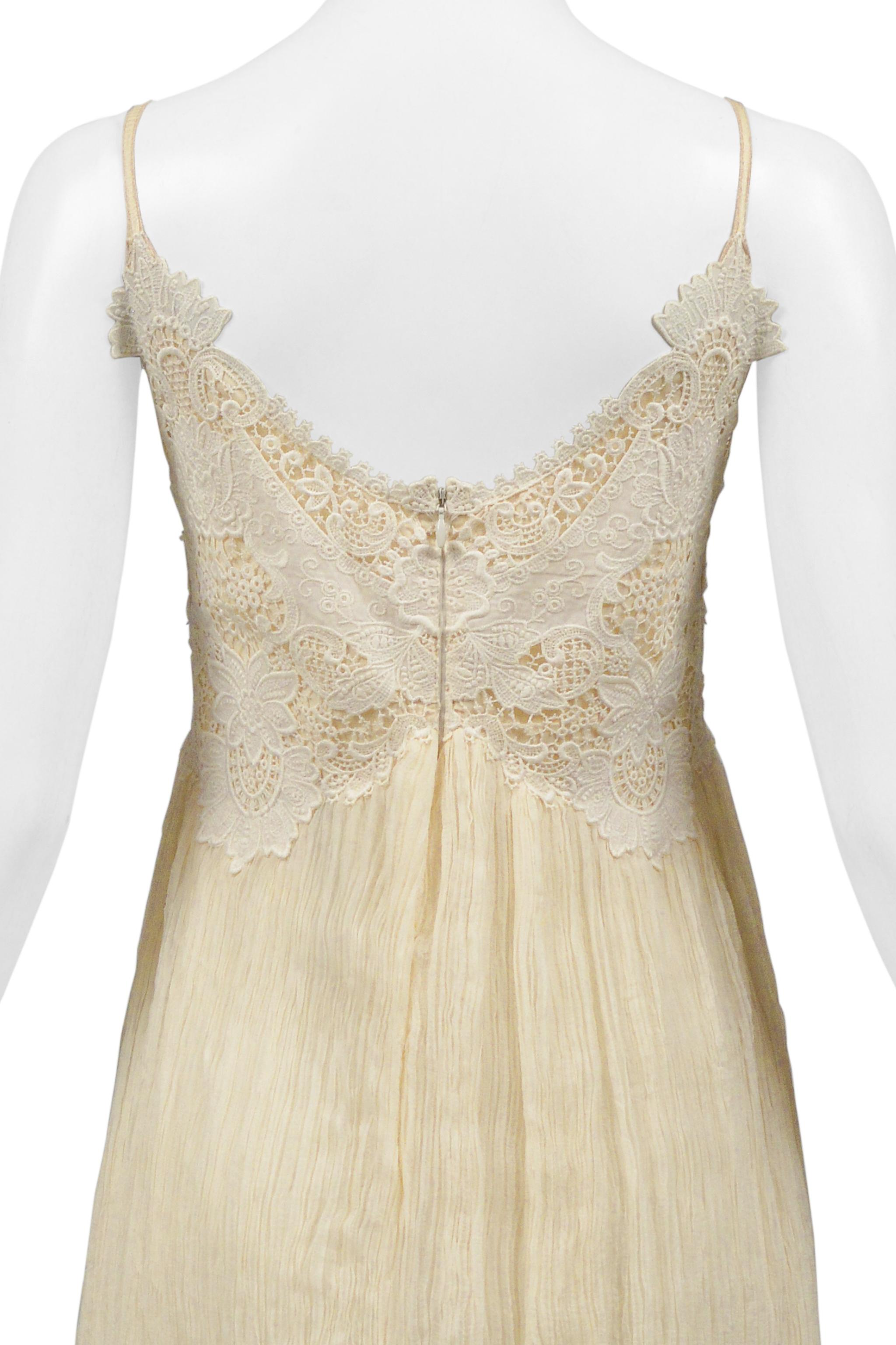 Alexander McQueen Off White Crinkle Dress W Lace Bodice 2005 In Excellent Condition In Los Angeles, CA