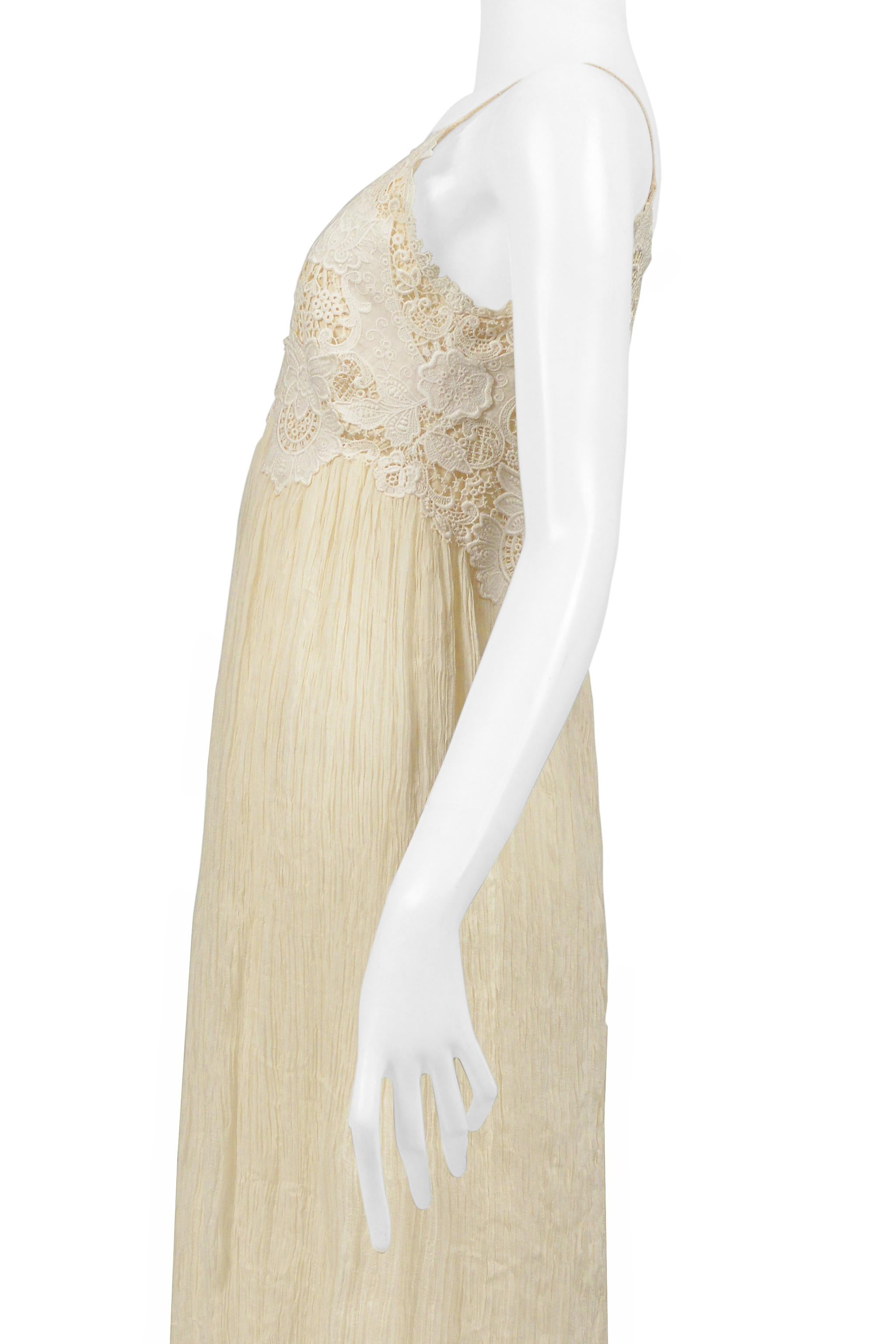 Alexander McQueen - Robe froissée off-white avec corsage en dentelle 2005 en vente 3