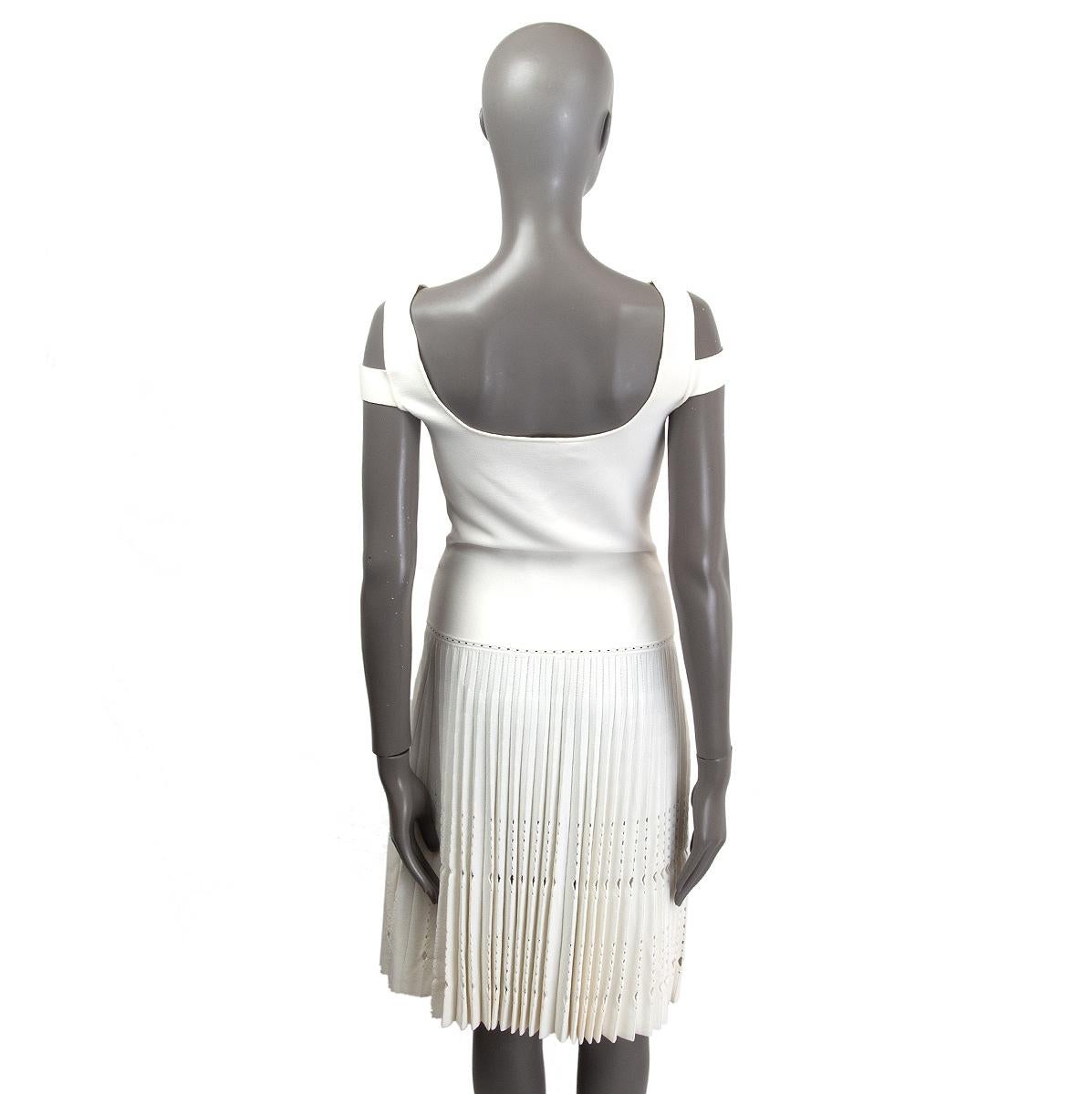 ALEXANDER MCQUEEN off-white viscose PLEATED SLEEVELESS Dress S In Excellent Condition For Sale In Zürich, CH