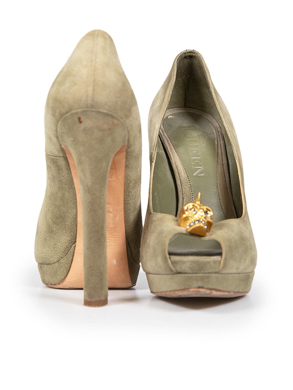 Beige Alexander McQueen Olive Suede Embellished Skull Heels Size IT 38.5 For Sale