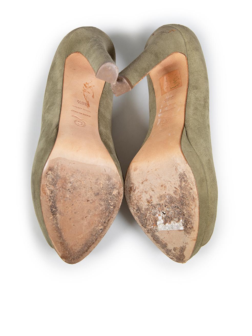 Alexander McQueen Olive Suede Embellished Skull Heels Size IT 38.5 In Good Condition For Sale In London, GB