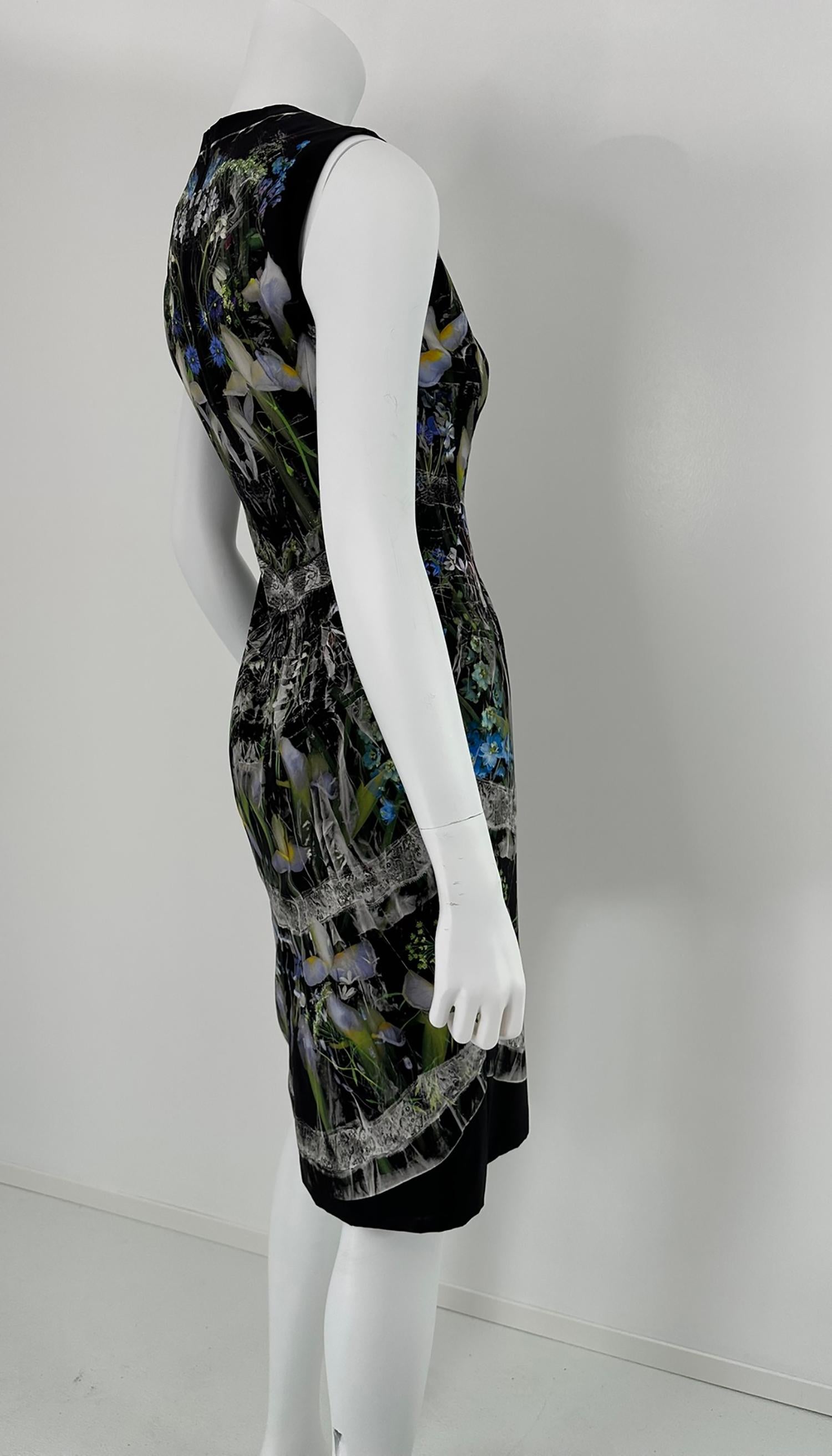 Alexander McQueen - Ophelia en soie noire - Robe fourreau à imprimé floral 40 en vente 5