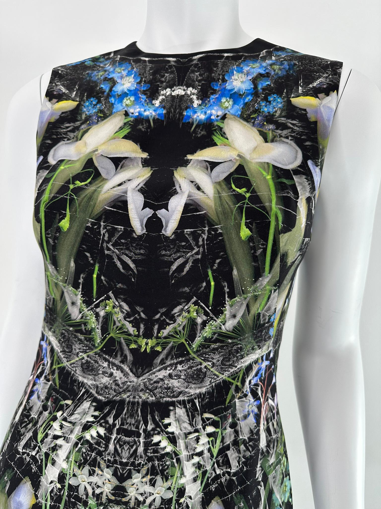 Alexander McQueen - Ophelia en soie noire - Robe fourreau à imprimé floral 40 en vente 6